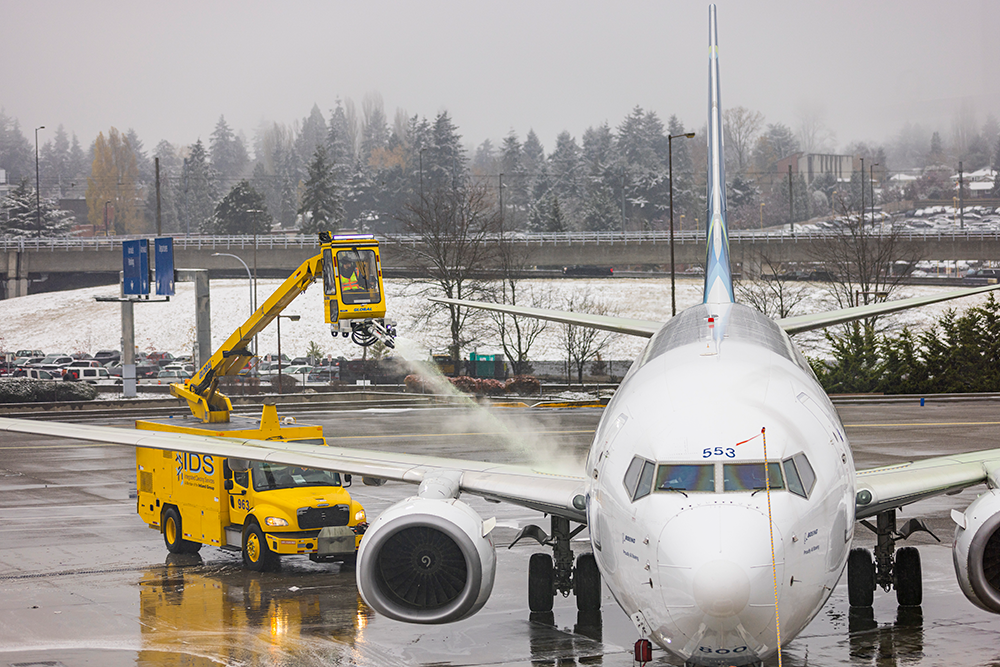 How Alaska Airlines Is Gearing Up For Difficult Holiday Weather