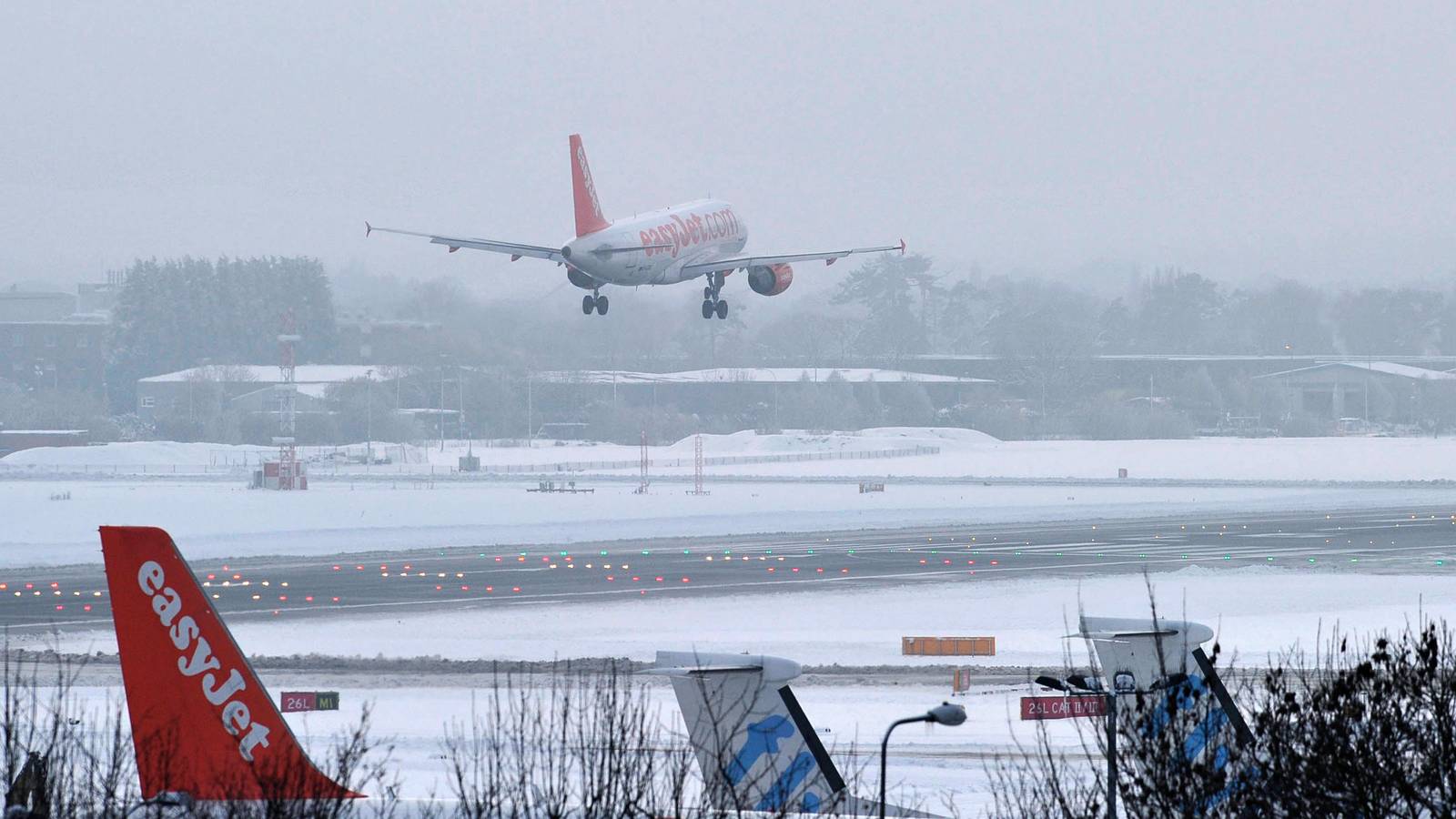 London's Airports Suffer Significant Delays & Cancellations Amid Snow