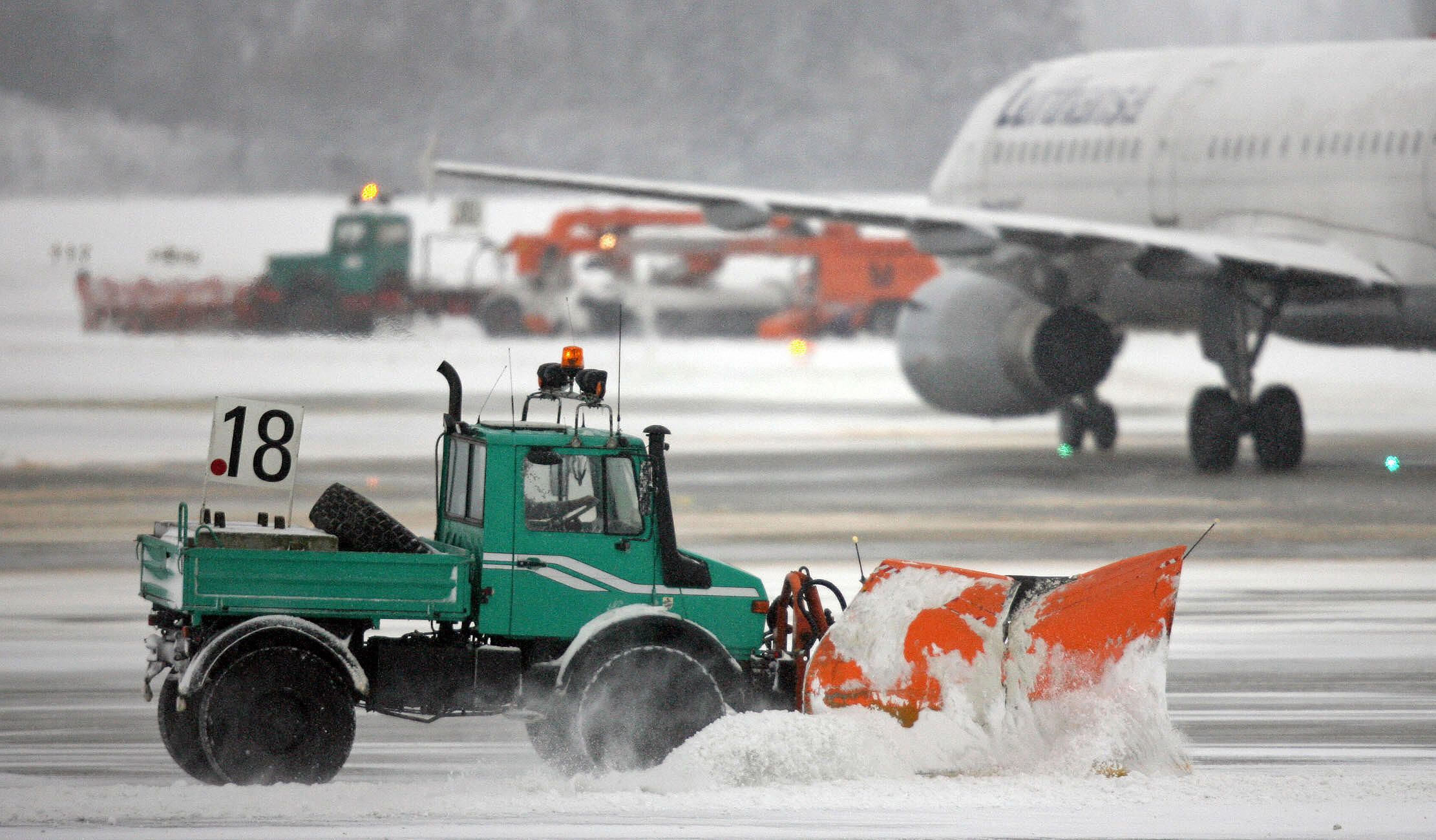 Freezing Rain Causes 100+ Flight Cancelations At Munich Airport