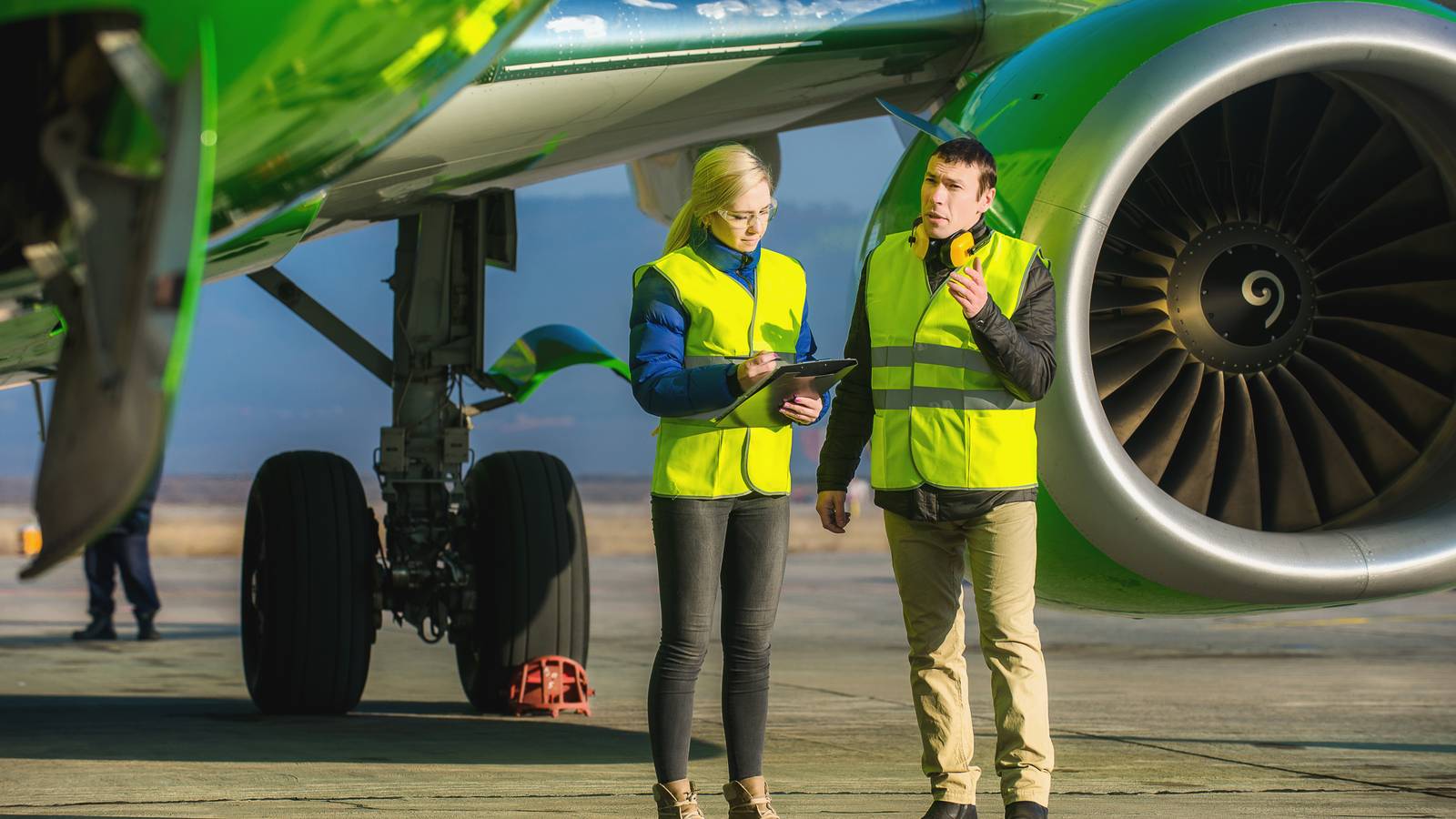 Which Airlines Offer Employment Via Graduate Schemes?