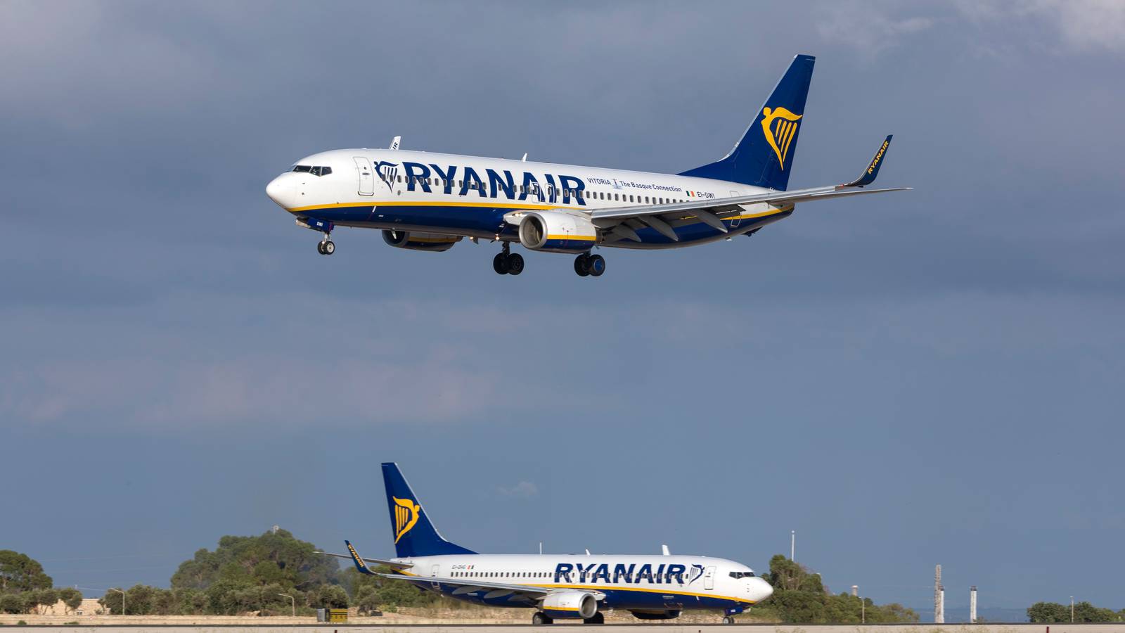 Ryanair Boeing 737 Diverts To Budapest With Suspected Fuel Leak