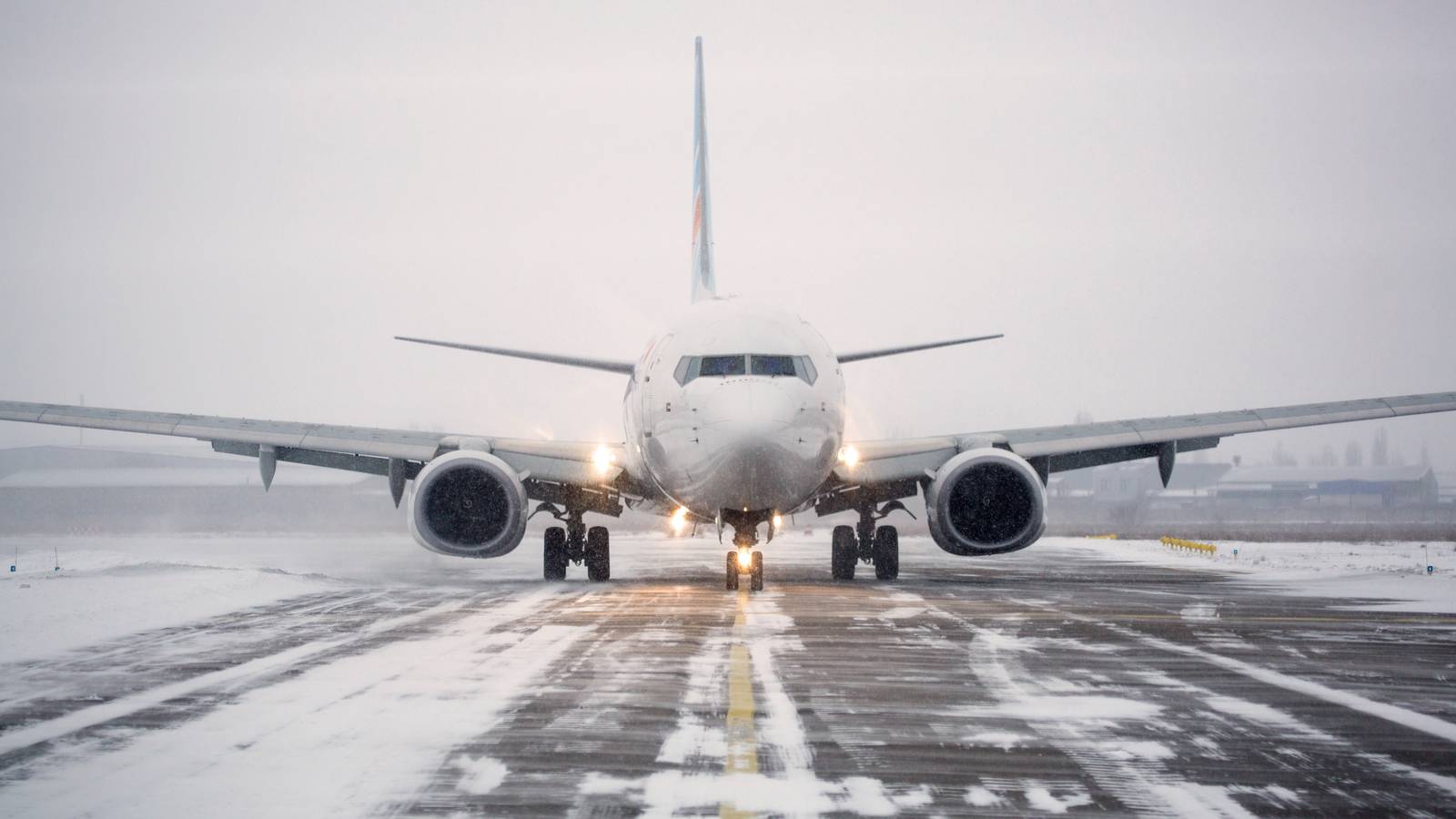 The Challenges & Considerations Of Landing On Icy Runways