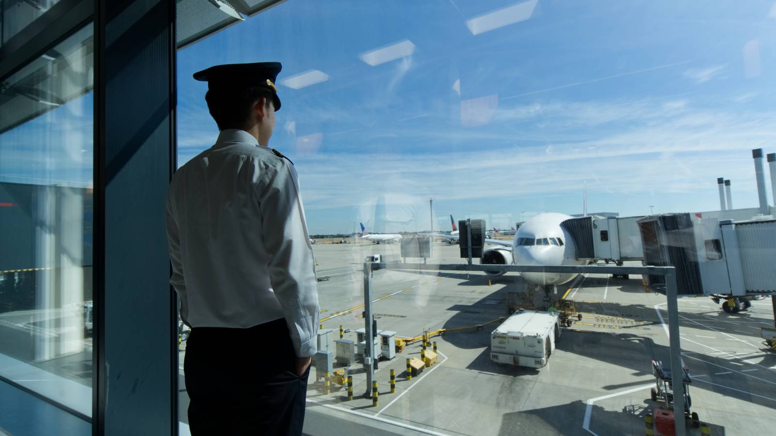 A 24/7 Business: How Often Must Pilots Work Weekends?
