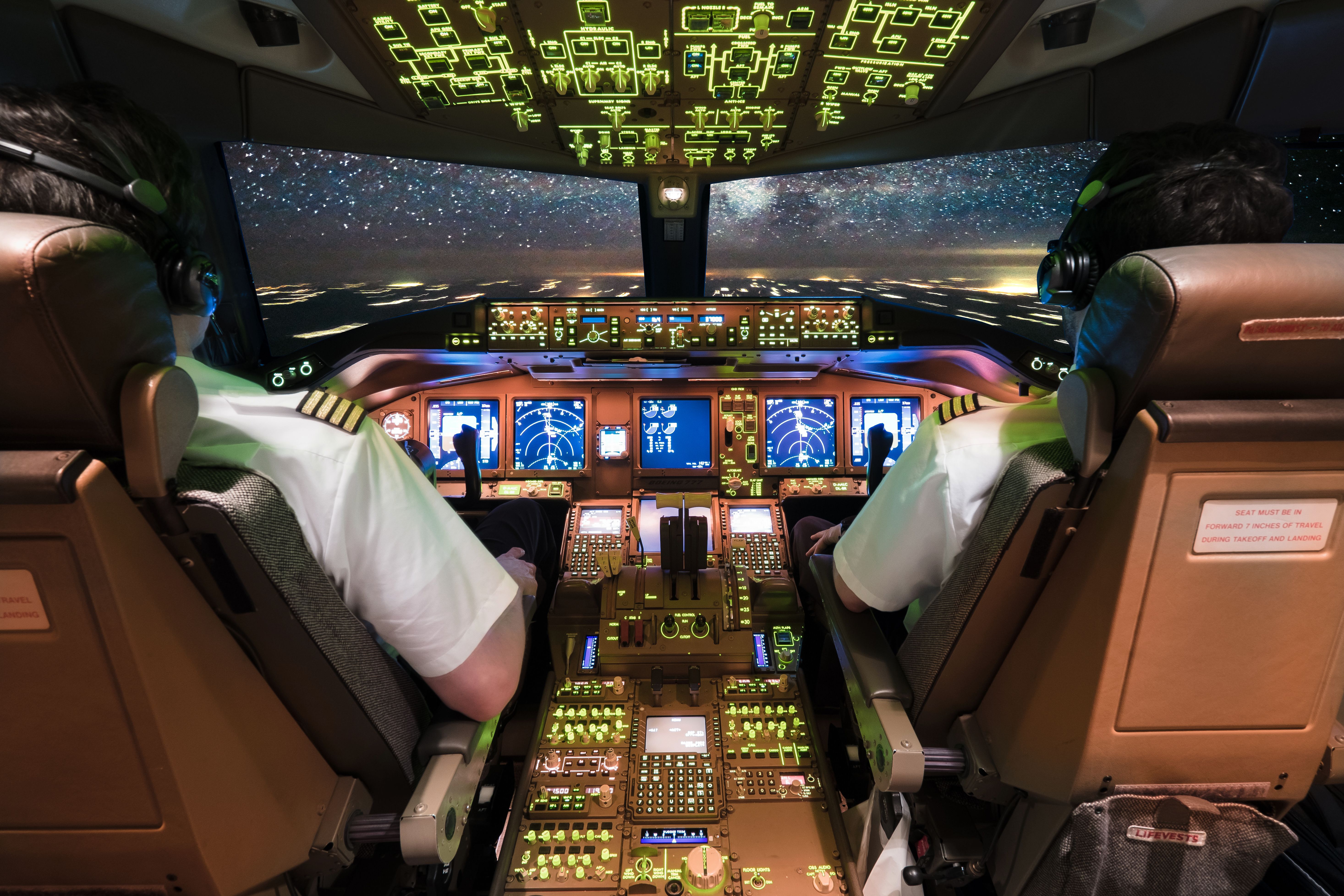 In Which Situations Can Pilots Leave The Cockpit Inflight?