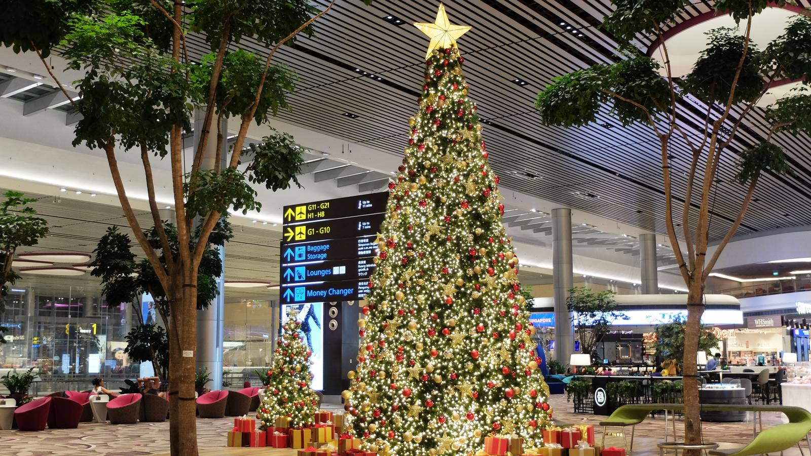 Do Pilots Ever Encounter Festive Chatter On The Airwaves?