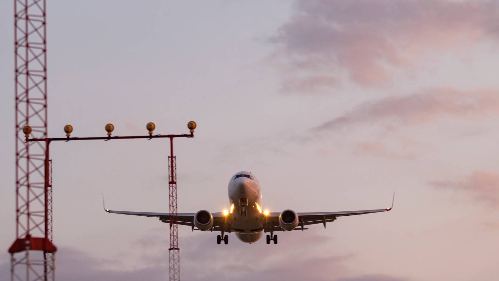 Toronto’s Pearson Airport Expects 130,000 Daily Passengers During The Holidays