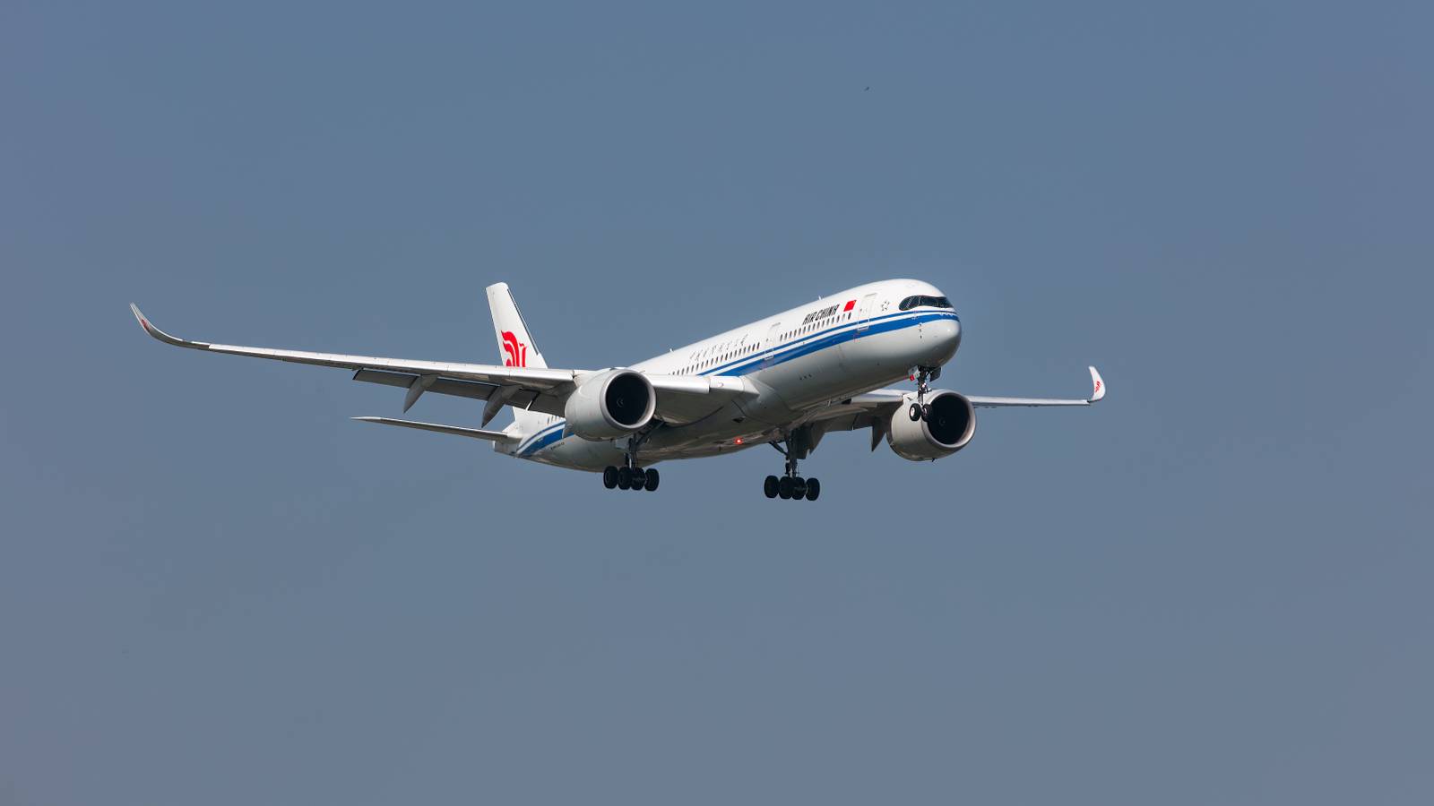 The UK Becomes The Latest Country To Require Pre-Departure COVID Tests For Chinese Travelers