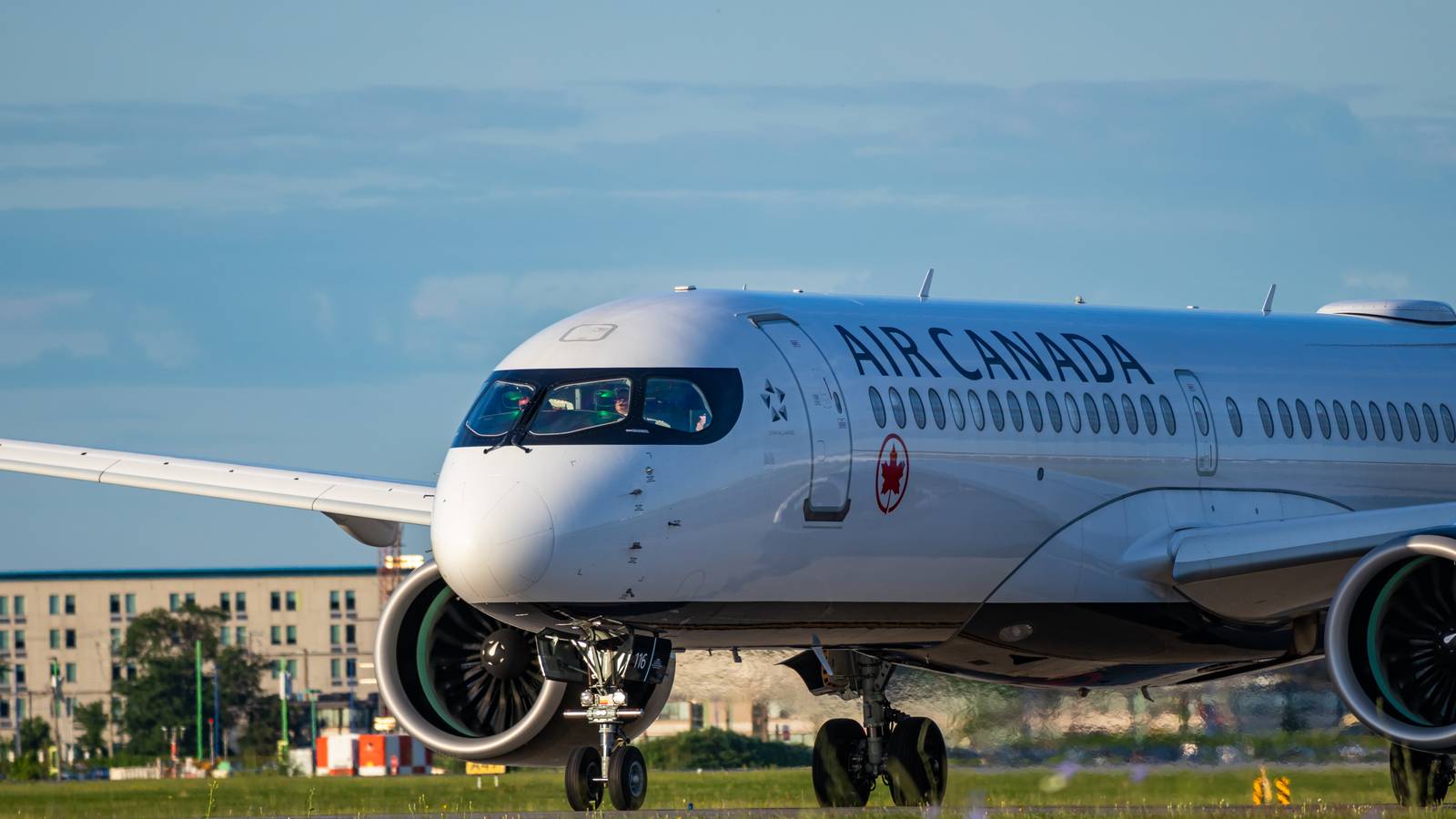 Air Canada A220 Diverts To Minneapolis After Engine Failure