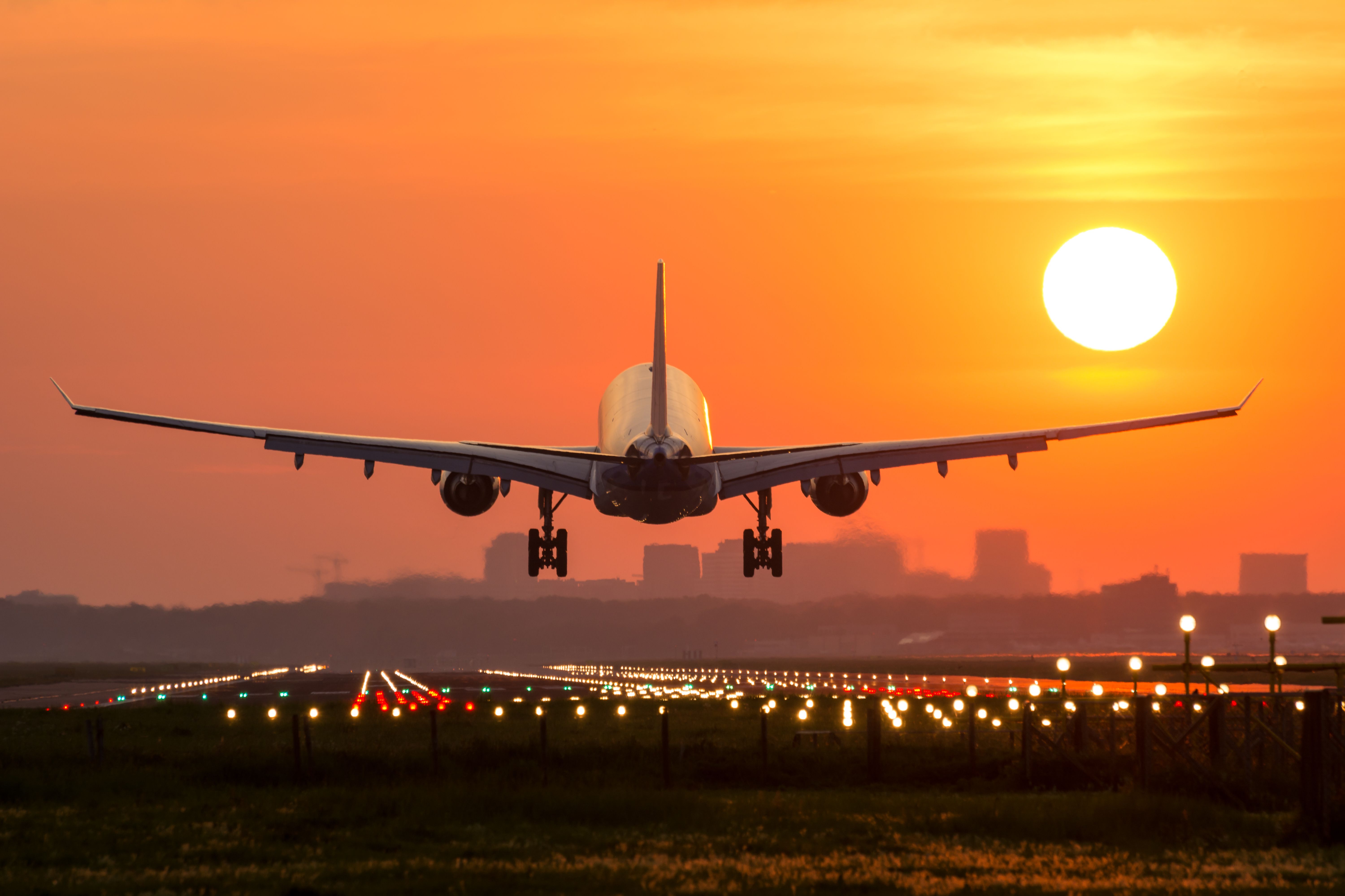 Which UK Airports Had The Most Delays & Cancelations This Autumn?
