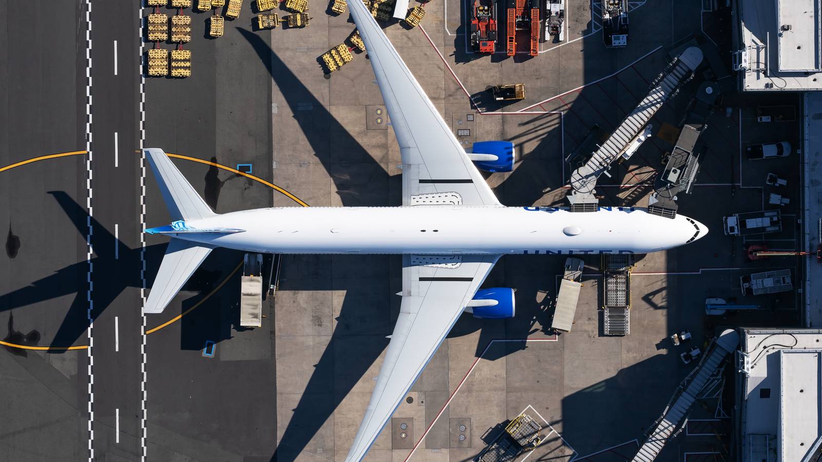 US Airlines Issue Travel Waivers As Severe Weather Forecast