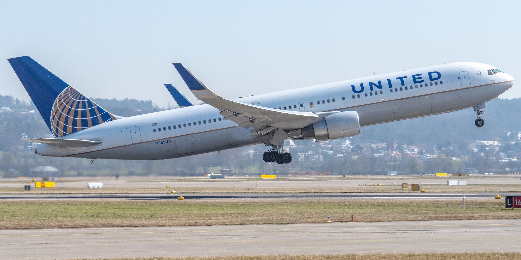 United Boeing 767-300ER Experiences Total Failure Of Navigation