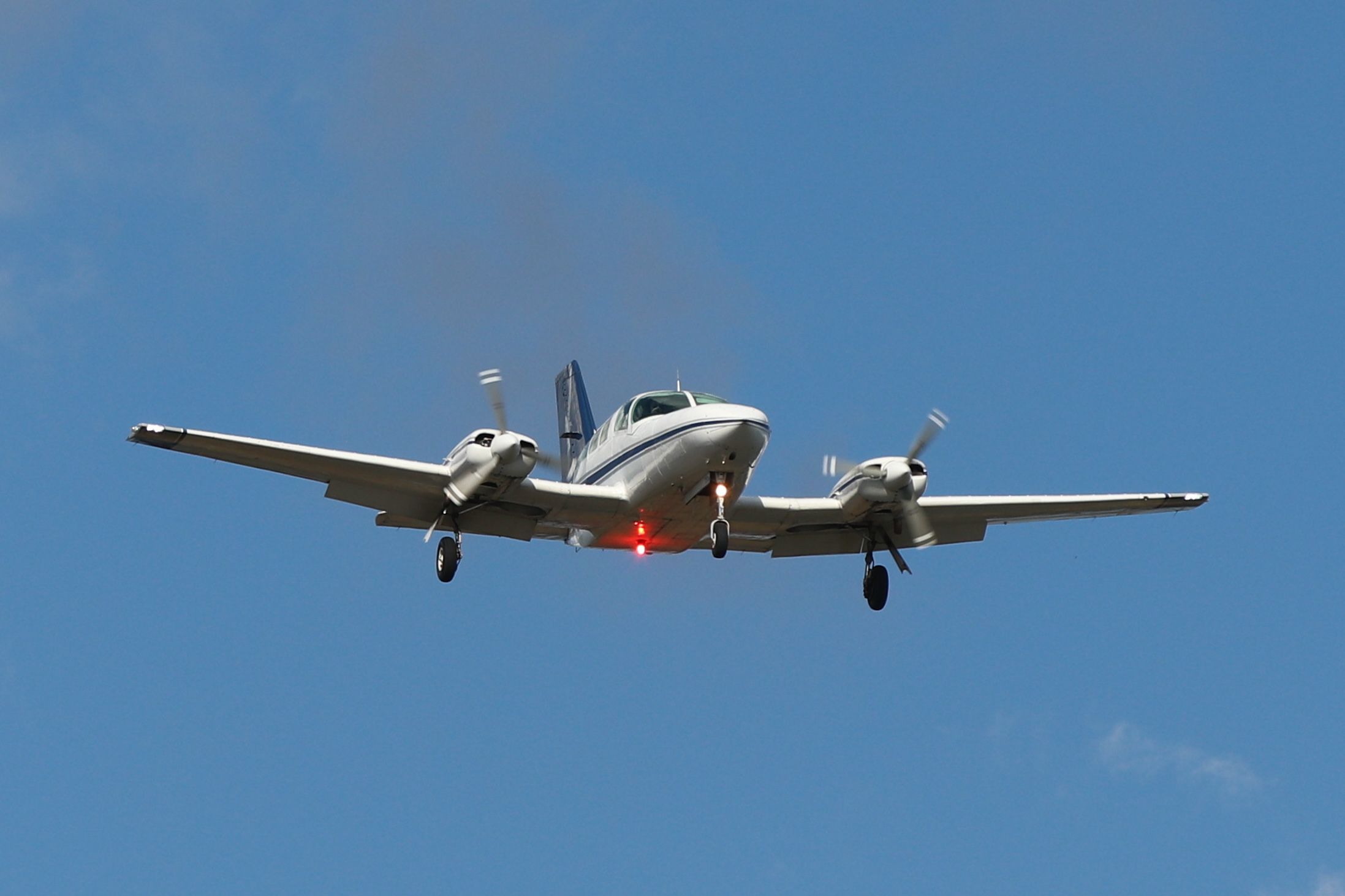 Cape Air Cessna 402C Landing Gear Fails At Chicago O'Hare International Airport