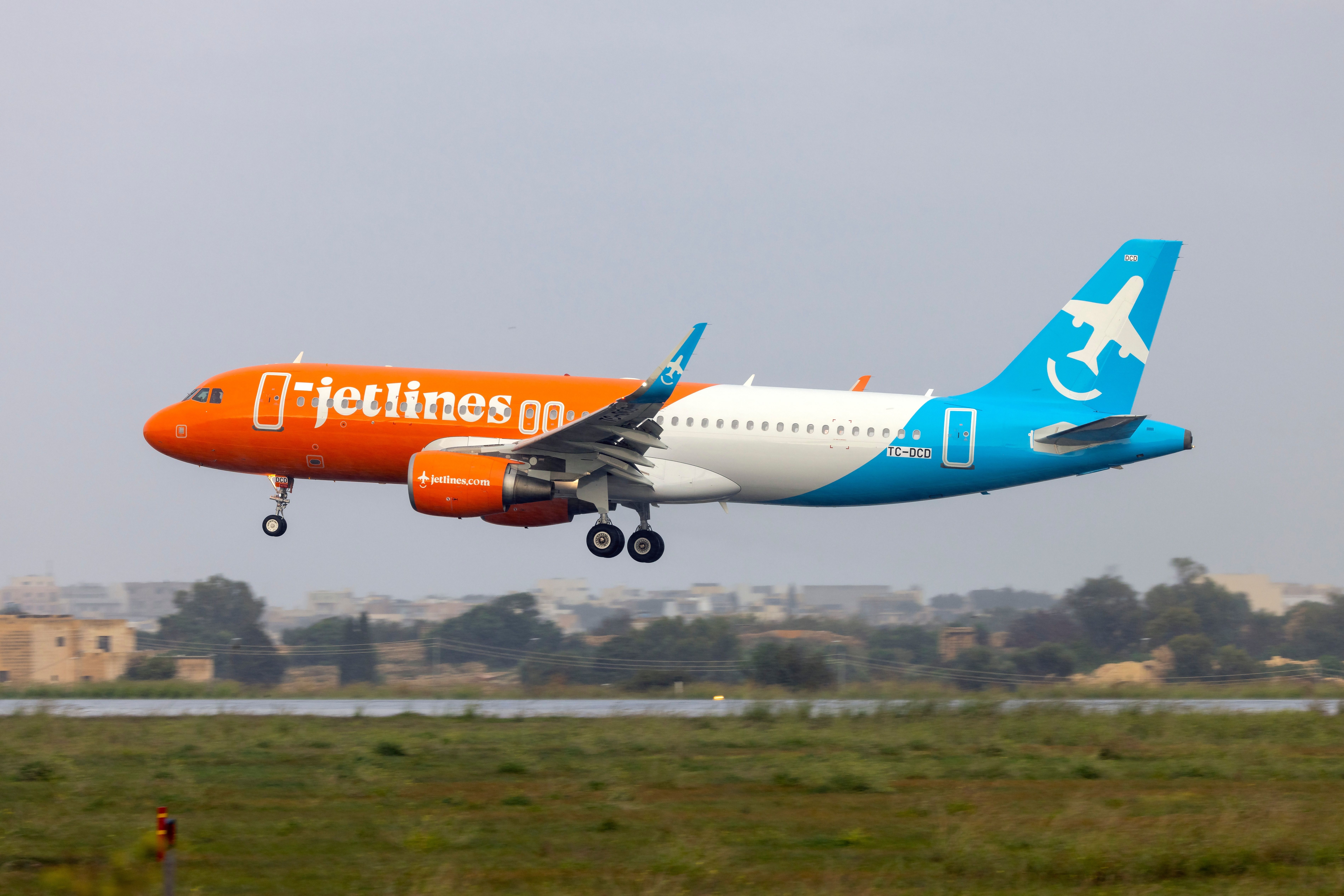 Canada Jetlines Is the 7th Canadian Carrier To Connect Toronto & Cancun