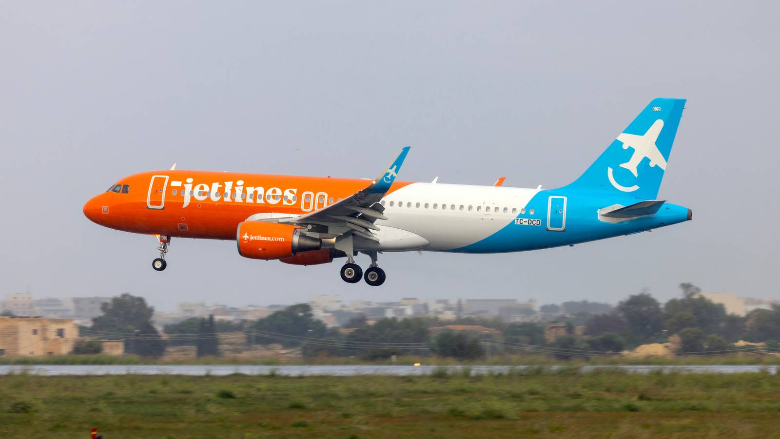 Canada Jetlines Is the 7th Canadian Carrier To Connect Toronto & Cancun