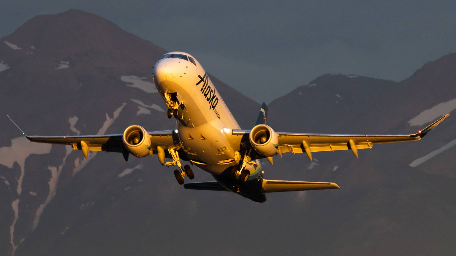 Alaska Airlines Eyes 3,500 New Recruits This Year