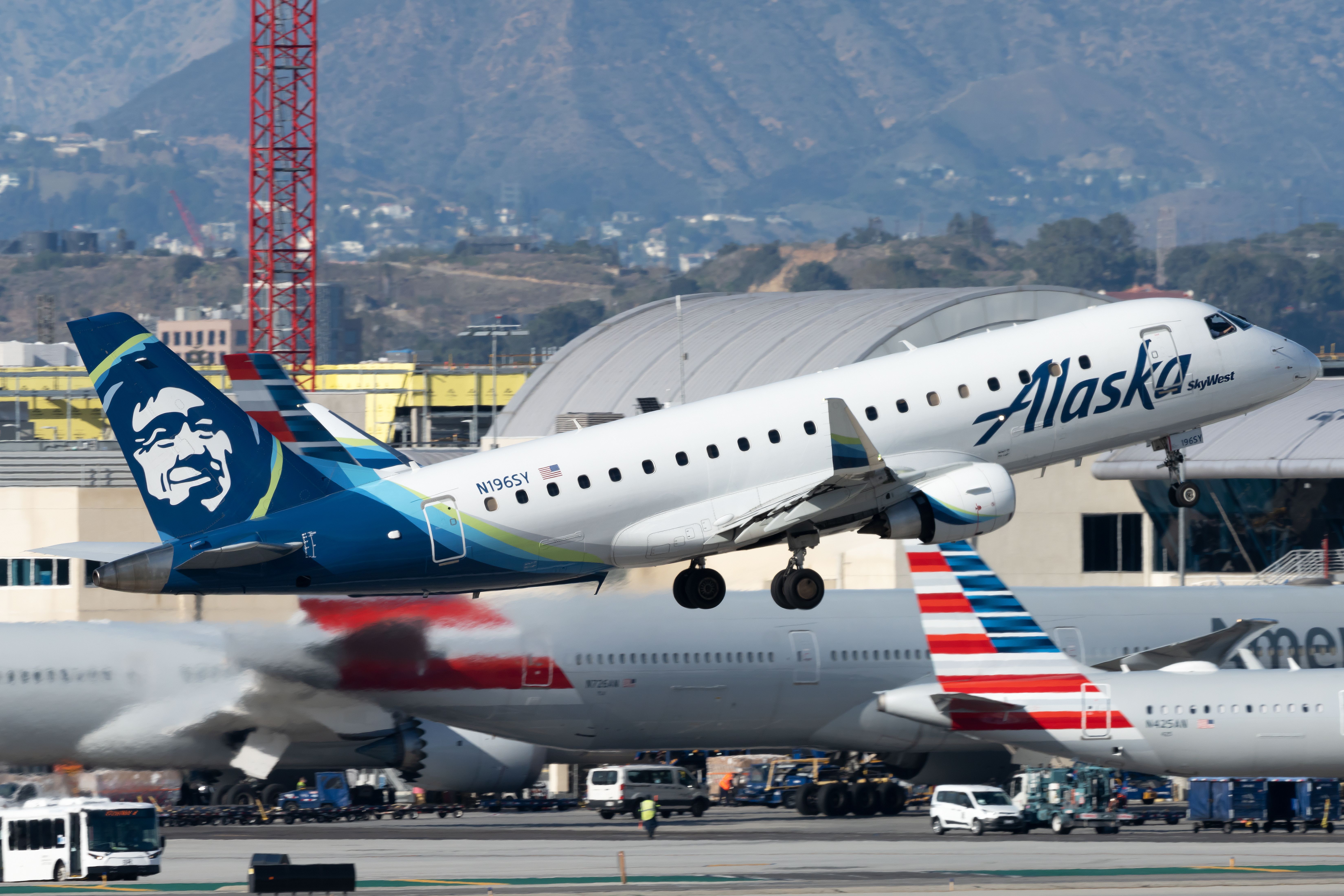 Alaska Airlines Is Bringing Streaming Capable WiFi To Its Embraer E175s