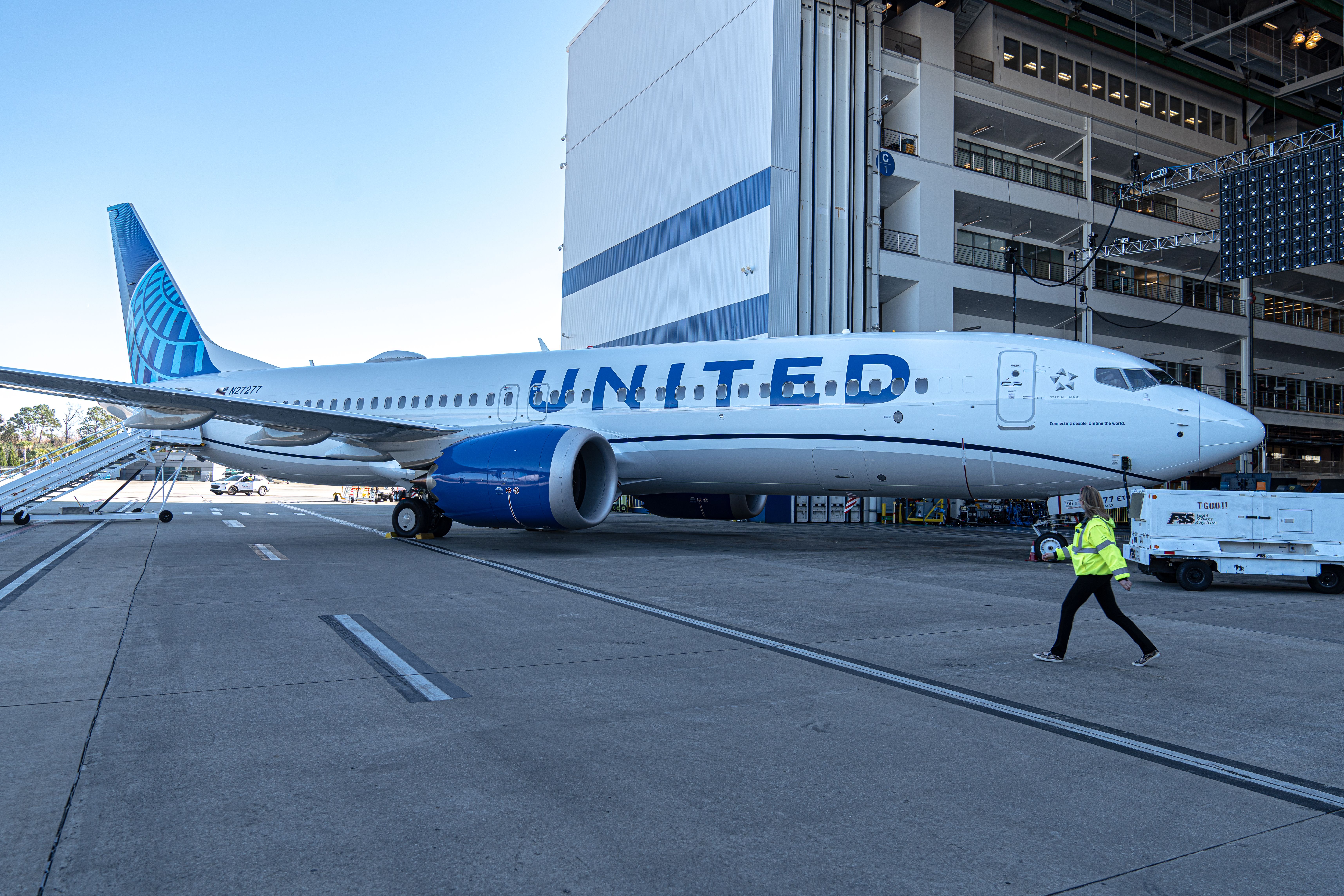 United Airlines Shares Video Of Awesome Aerial Photoshoot For Boeing 737 MAX