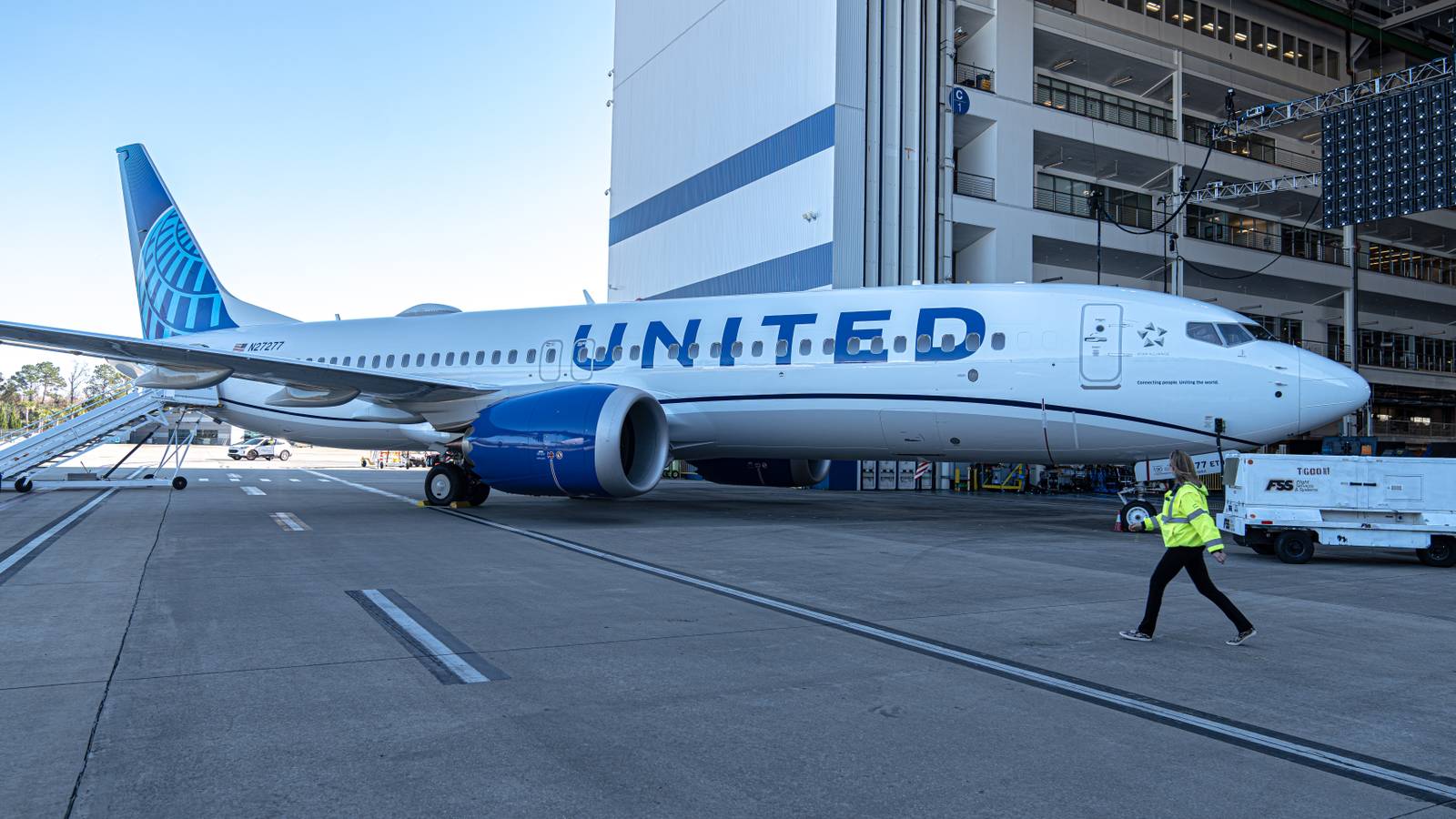 United Airlines Shares Video Of Awesome Aerial Photoshoot For Boeing 737 MAX