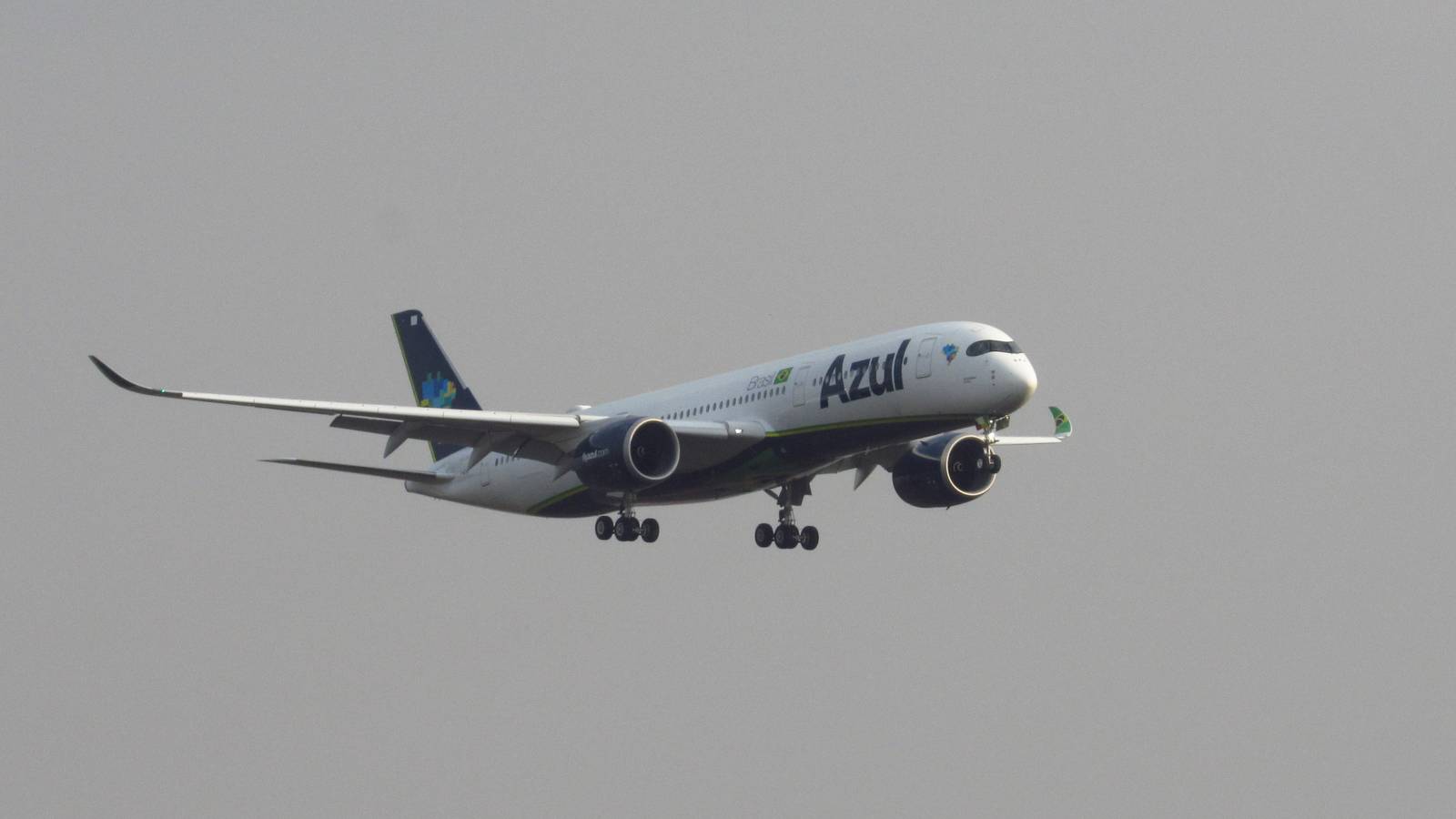 Azul Partners With Celebrity Chef Claude Troisgros For New Inflight Menu