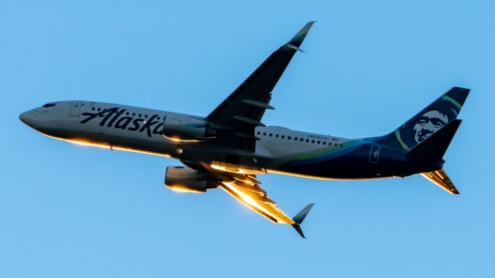 Alaska Airlines Becomes First American Carrier To Eliminate Plastic Cups Onboard
