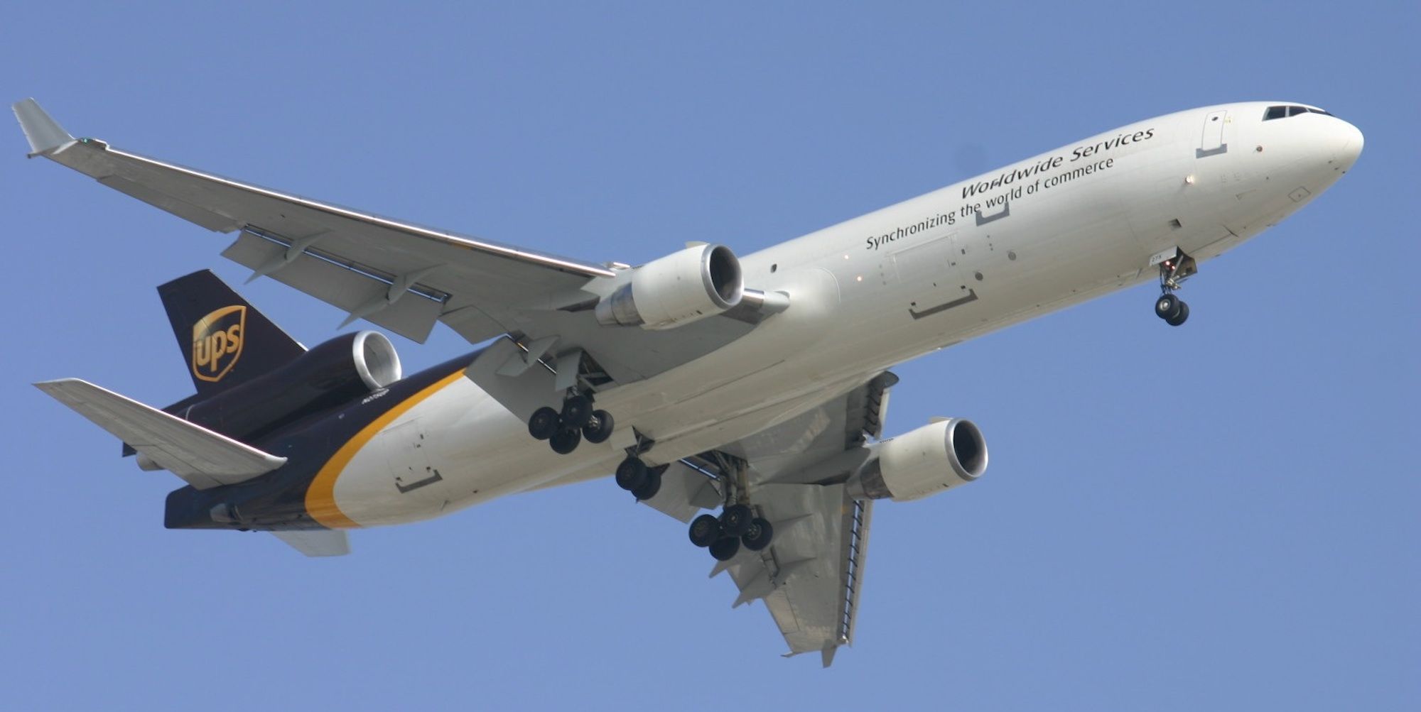 UPS McDonnell Douglas MD-11 Freighter Lands With Smoke In Cockpit