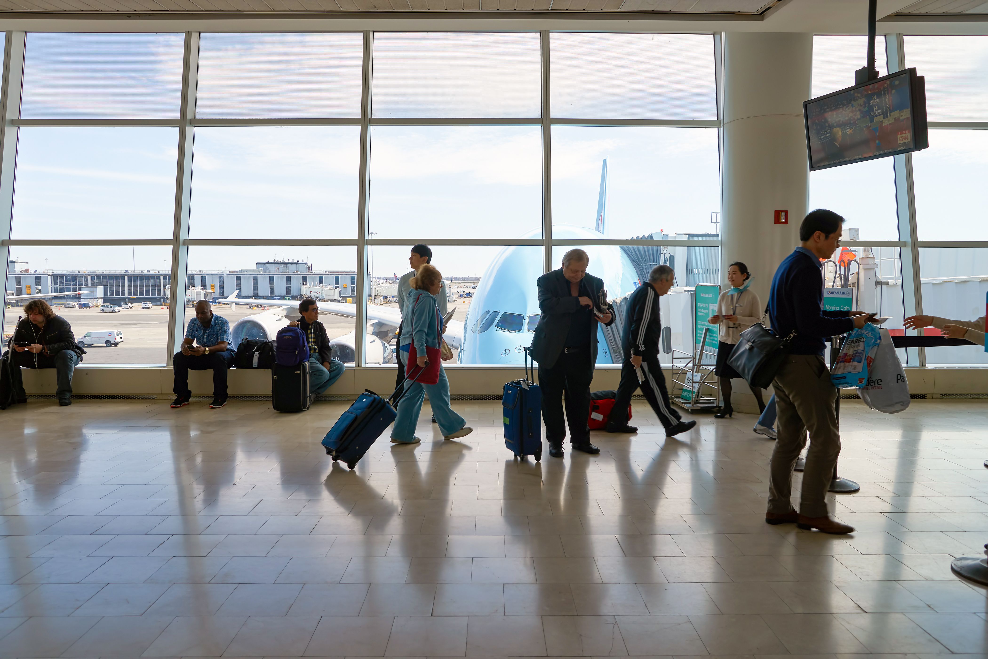 United Airlines CEO Says Holiday Meltdown Happened Because Airlines Are Selling Flights They Cannot Staff