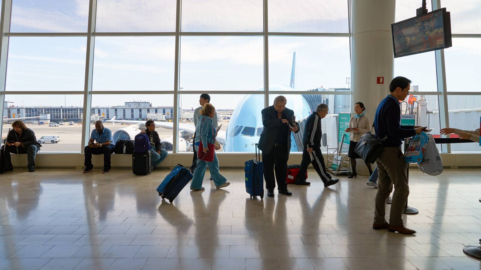 United Airlines CEO Says Holiday Meltdown Happened Because Airlines Are Selling Flights They Cannot Staff