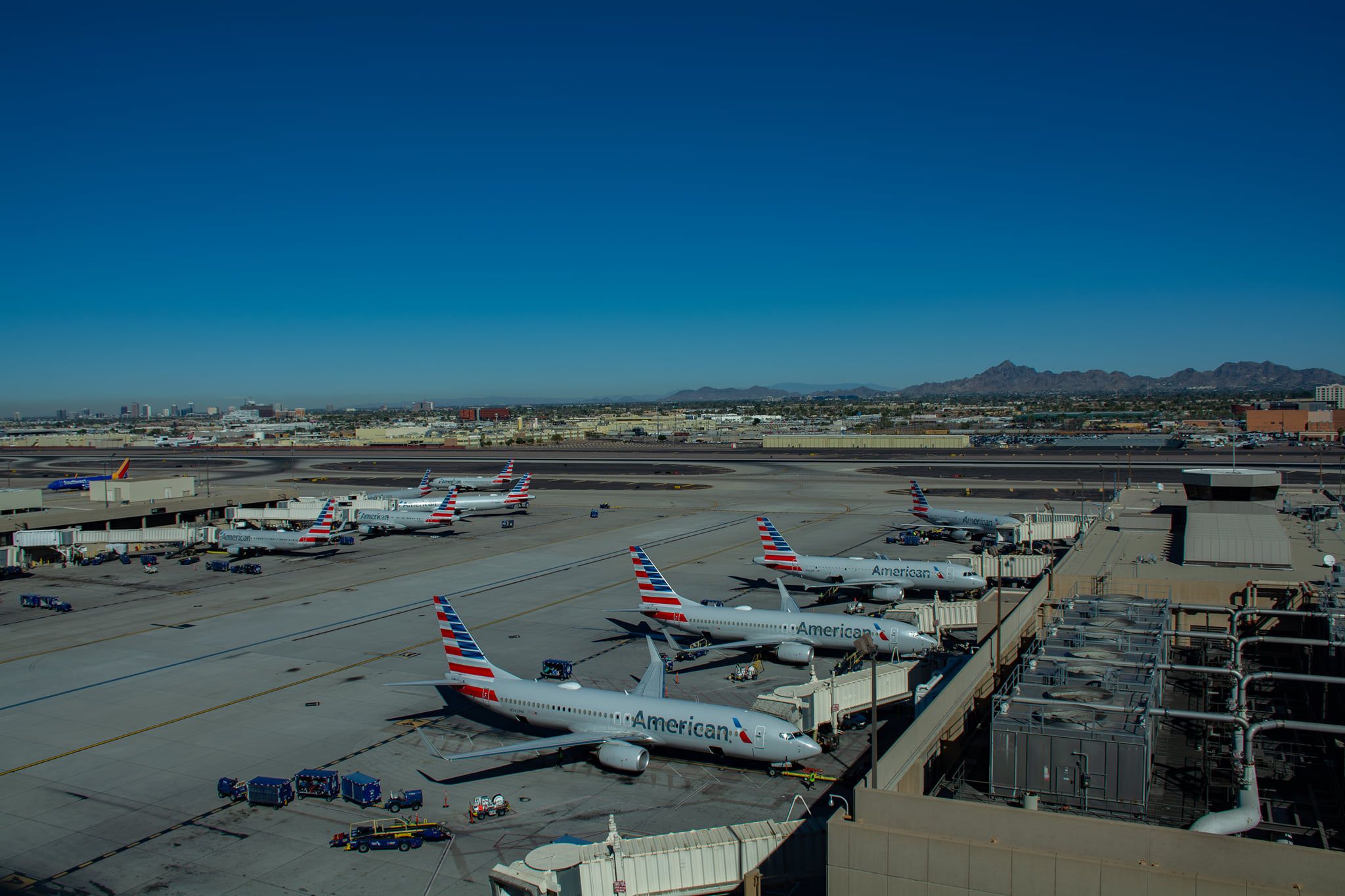 What Lounges Does Phoenix Sky Harbor International Airport Have & How Can You Access Them?