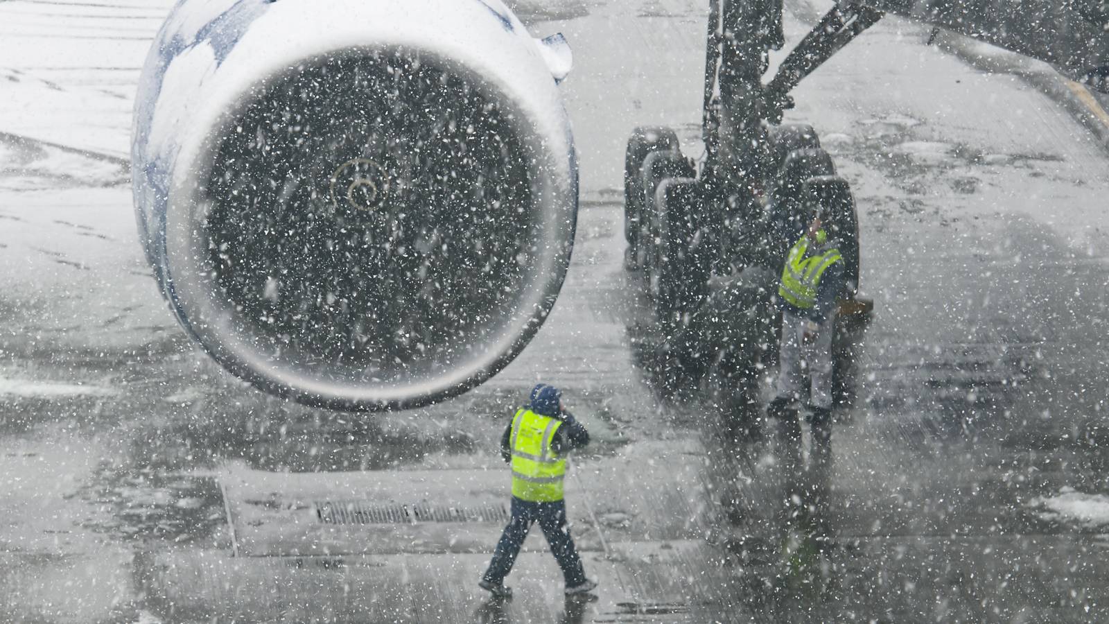 How Pittsburgh Airport Uses Sand To Help Aircraft Retain Traction In Icy Conditions