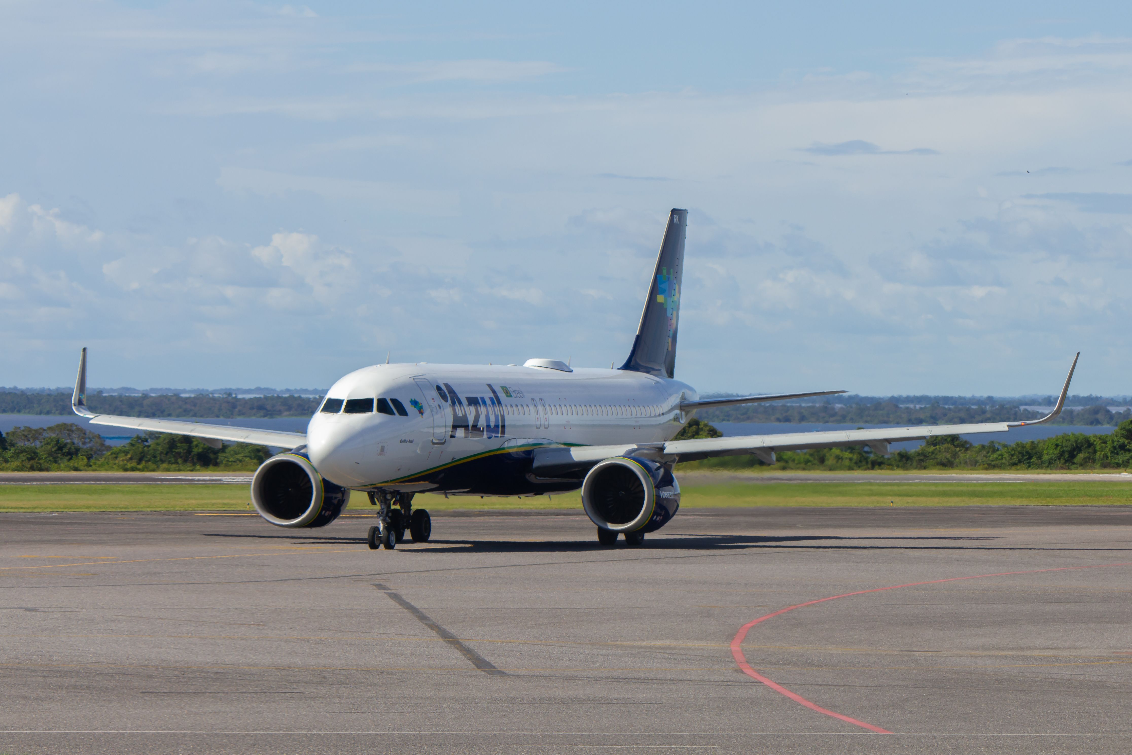Azul Airbus A320neo Gets Stuck In The Mud In Brazil