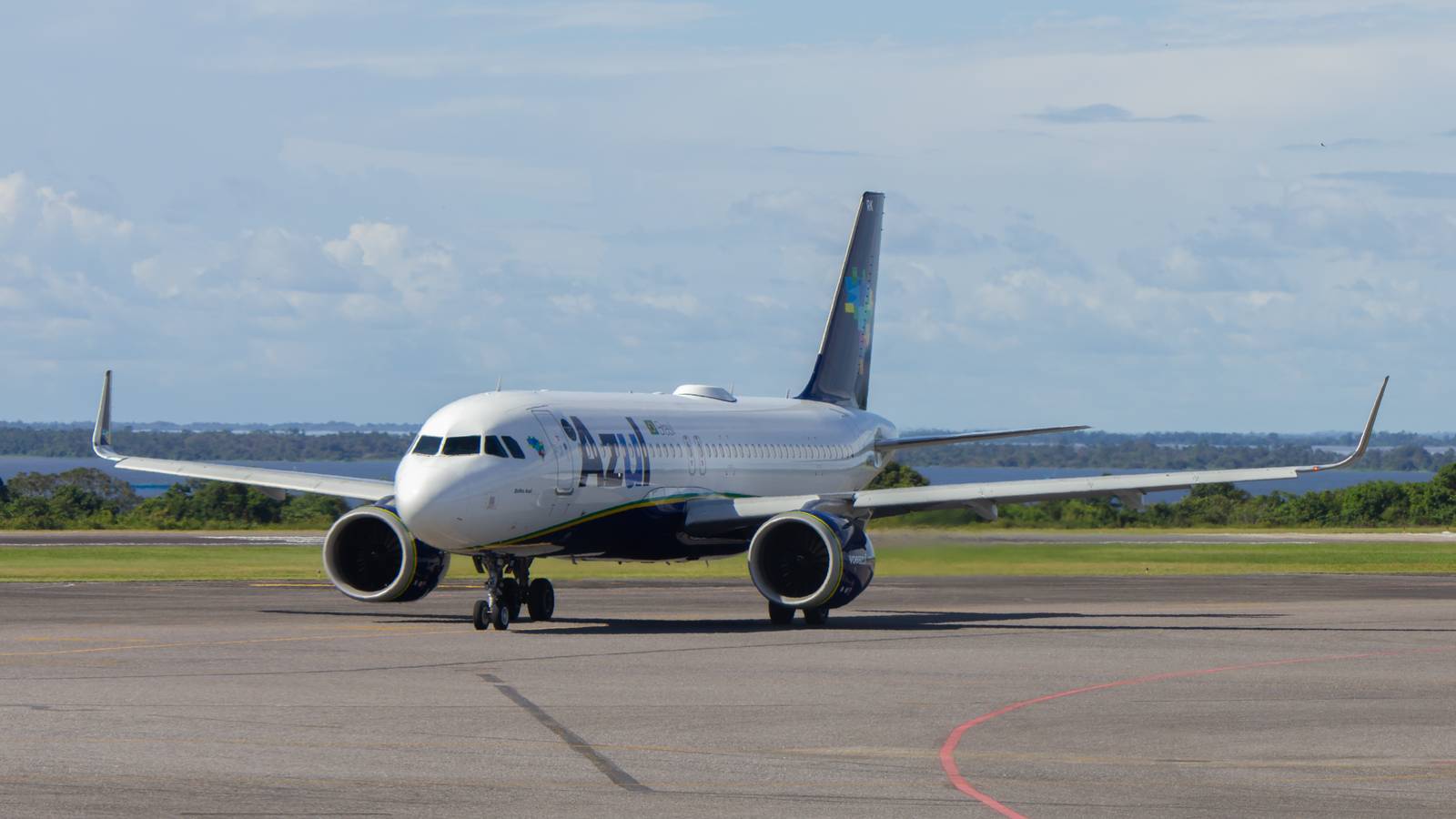 Azul Airbus A320neo Gets Stuck In The Mud In Brazil
