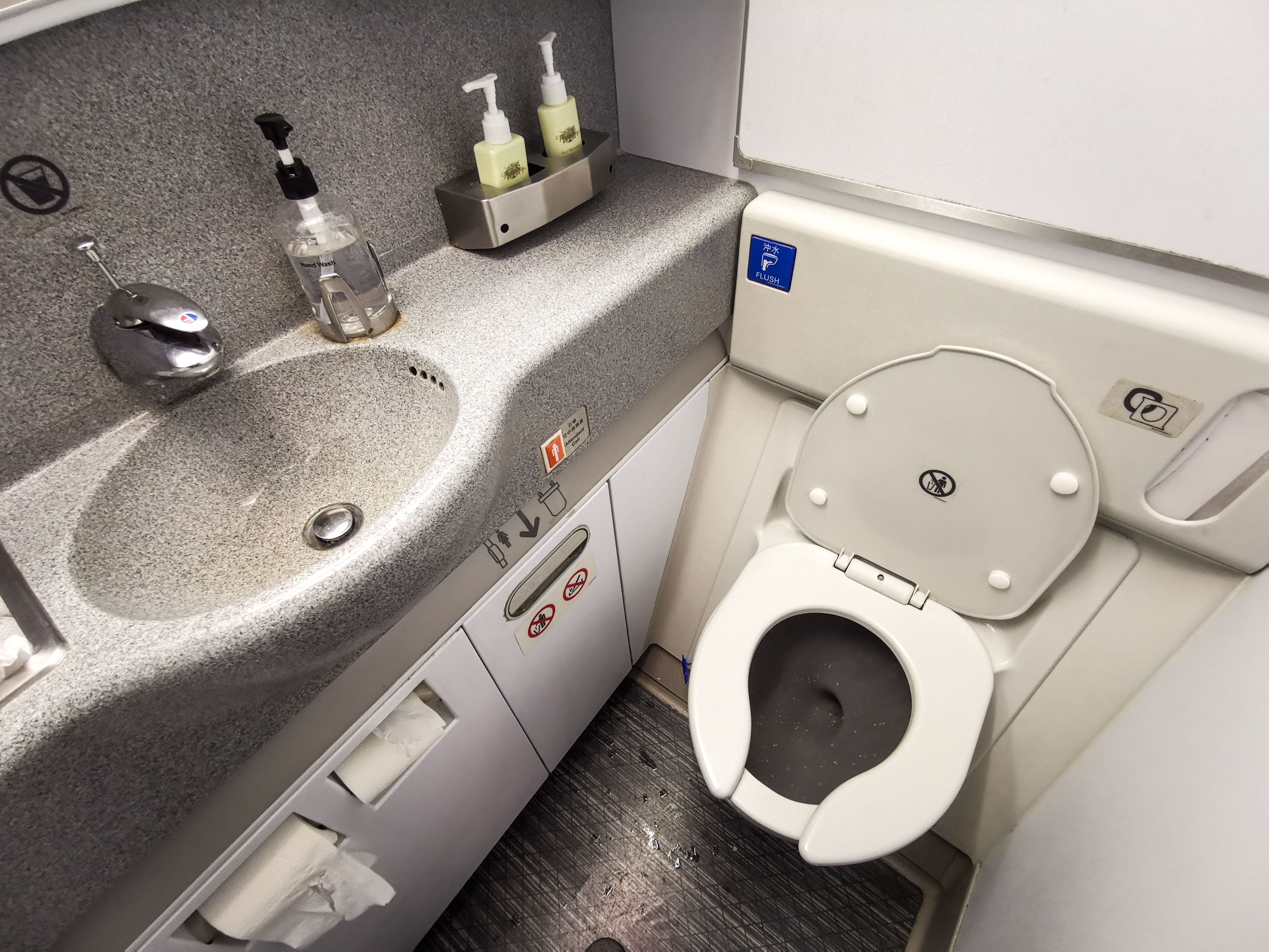 USDOT Says Airlines Must Make Lavatories More Accessible