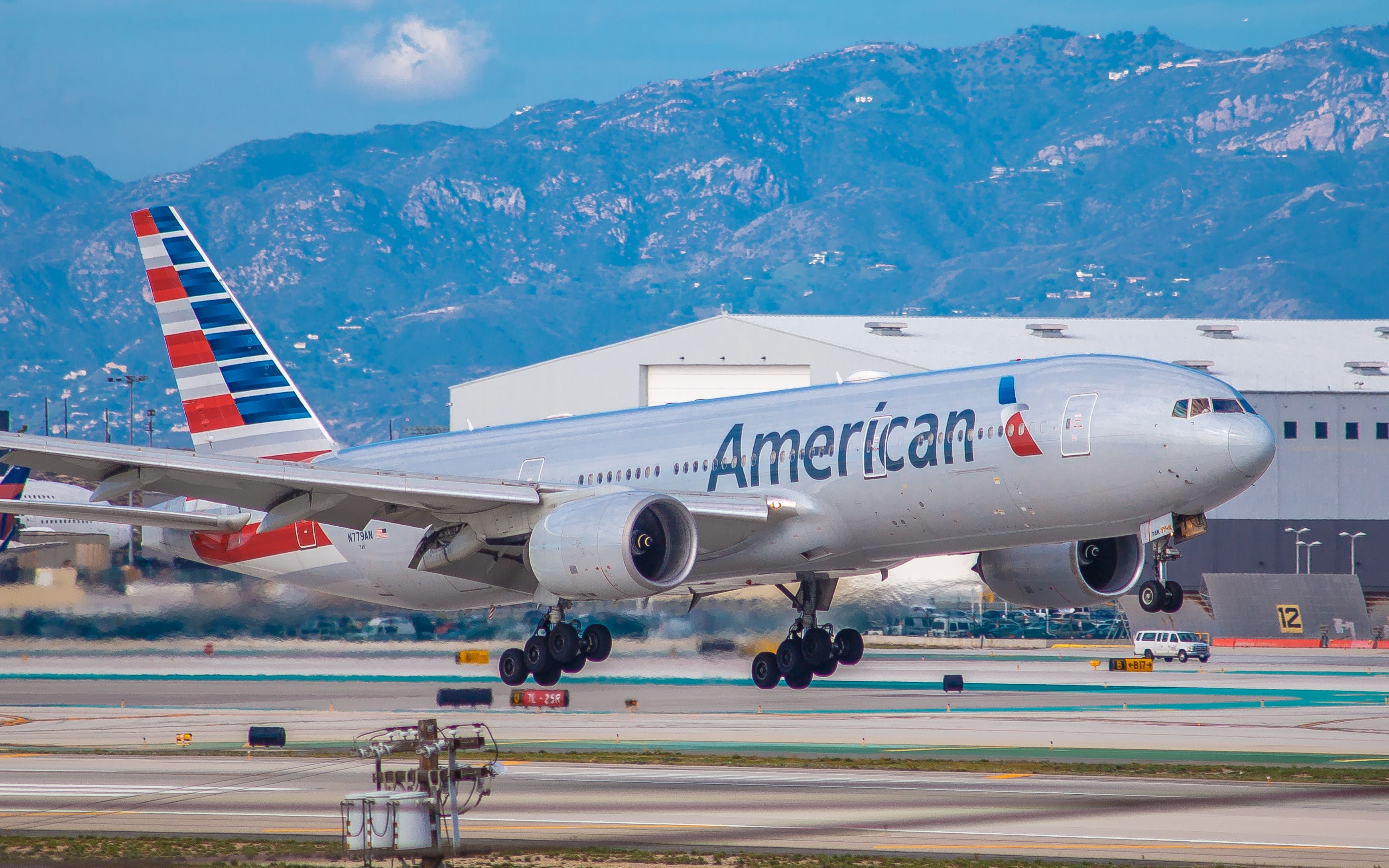 Near Miss: American Airlines Boeing 777 Reportedly Almost Collides With Delta 737 At New York JFK