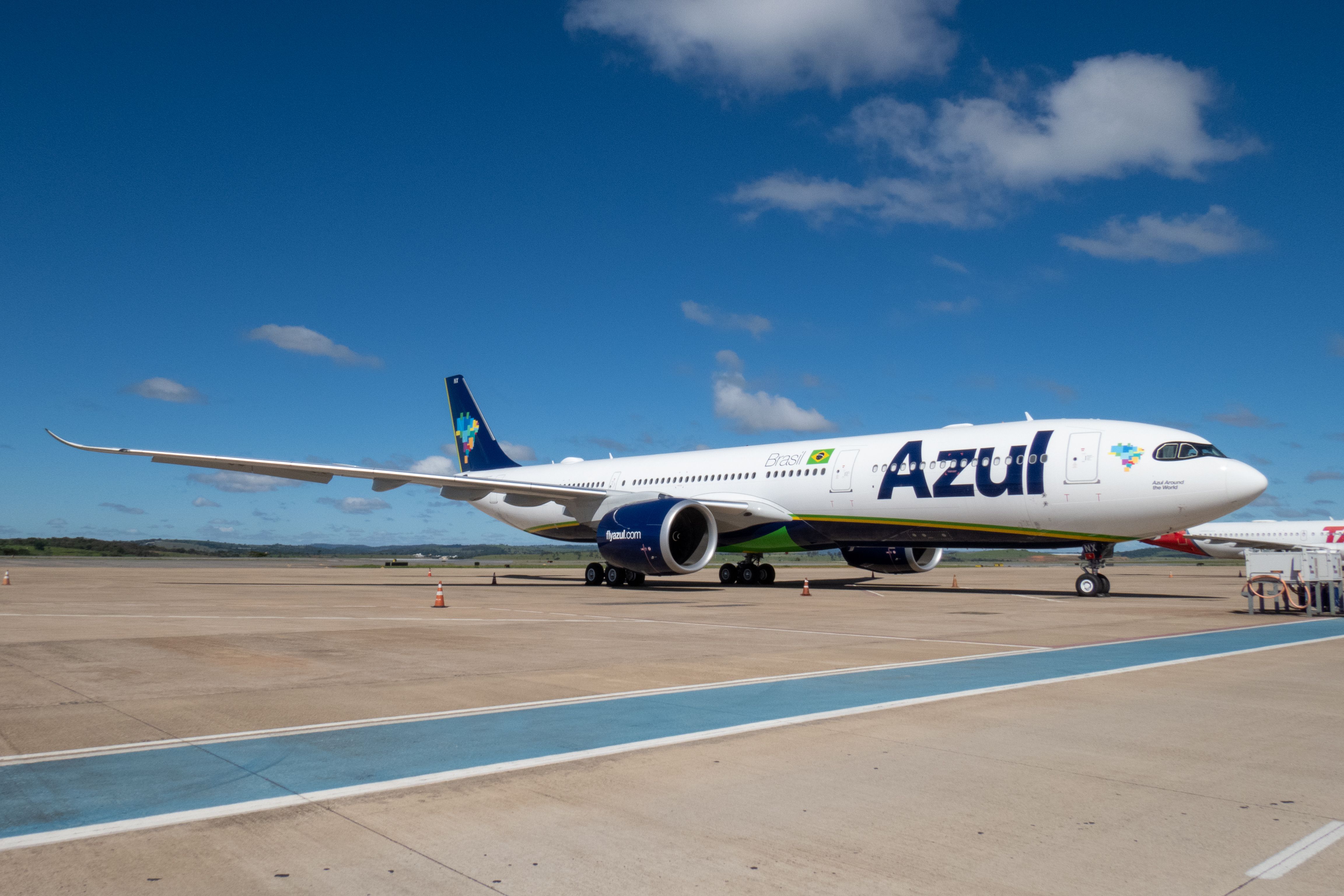 Azul Passengers Can Now Use An App To Offset CO2 & Support Amazon Rainforest Projects