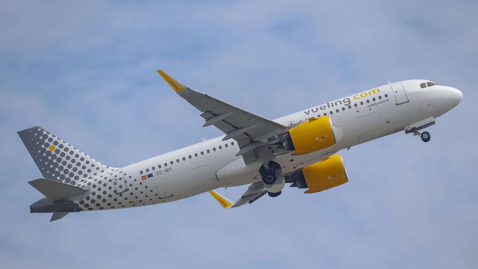 Vueling Signs Crypto Deal To Explore NFT Tech