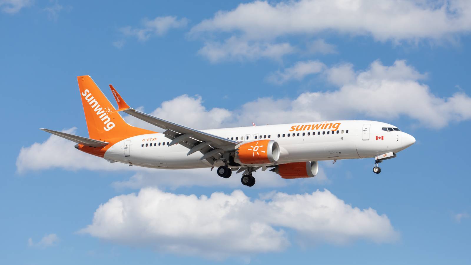 New England Patriots Team Comes To The Rescue Of Sunwing Customers
