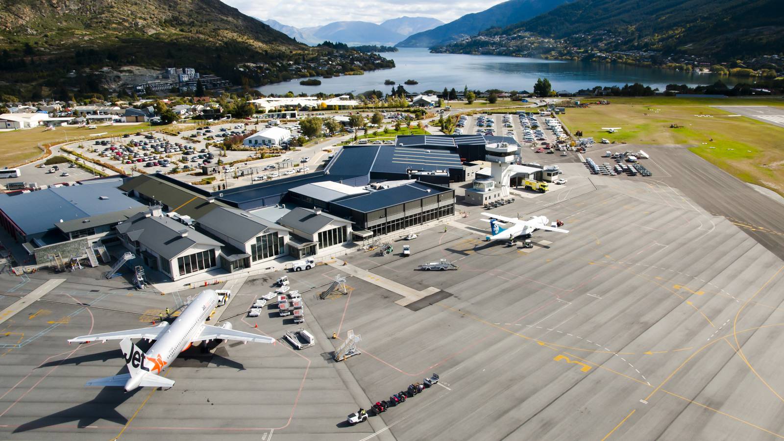 Why Queenstown, New Zealand, Is Such A Challenging Airport To Fly Into