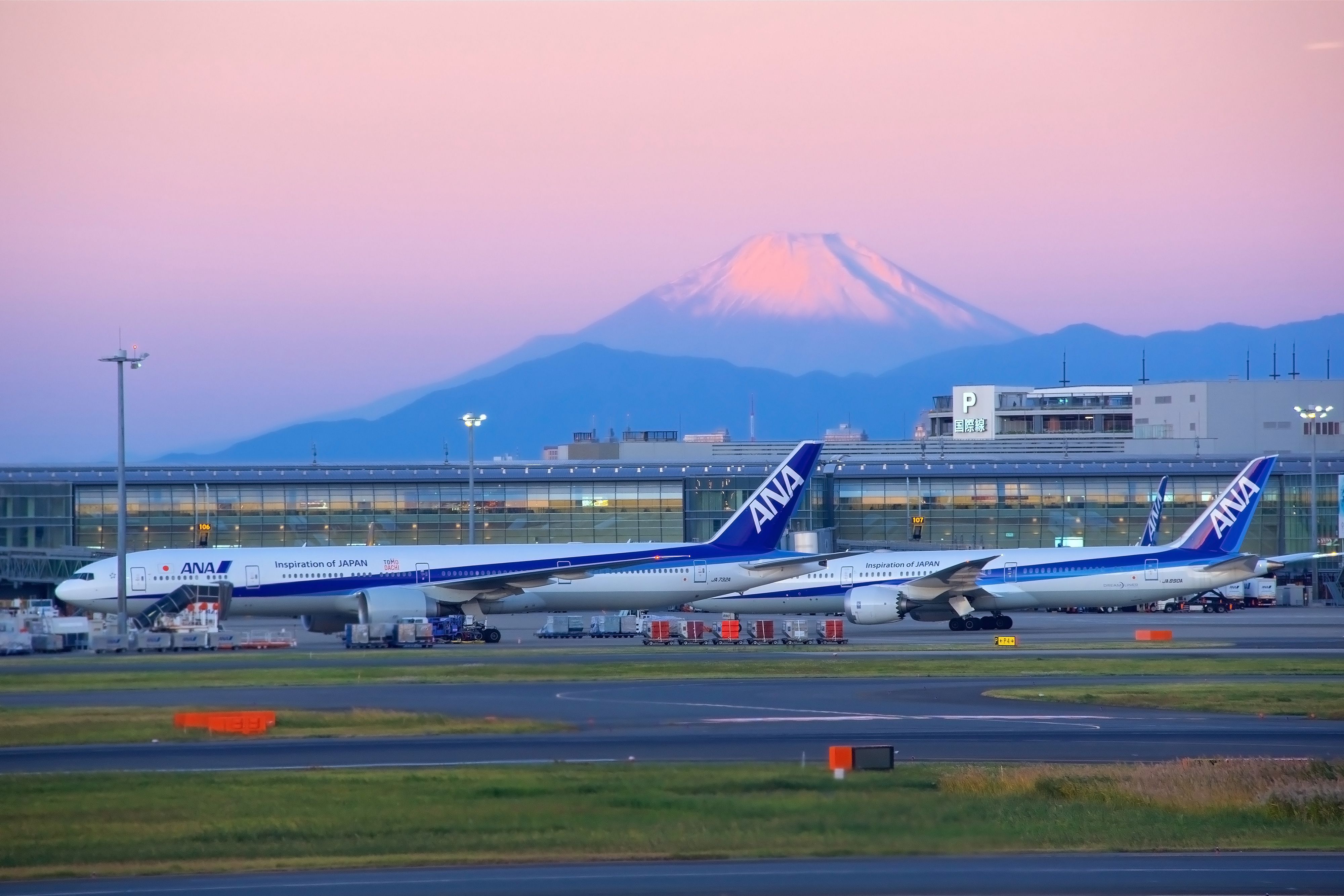 How Did The World's Busiest Airports Fare In Terms Of Punctuality & Cancelations In 2022?
