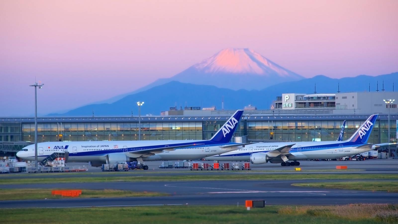 How Did The World's Busiest Airports Fare In Terms Of Punctuality & Cancelations In 2022?