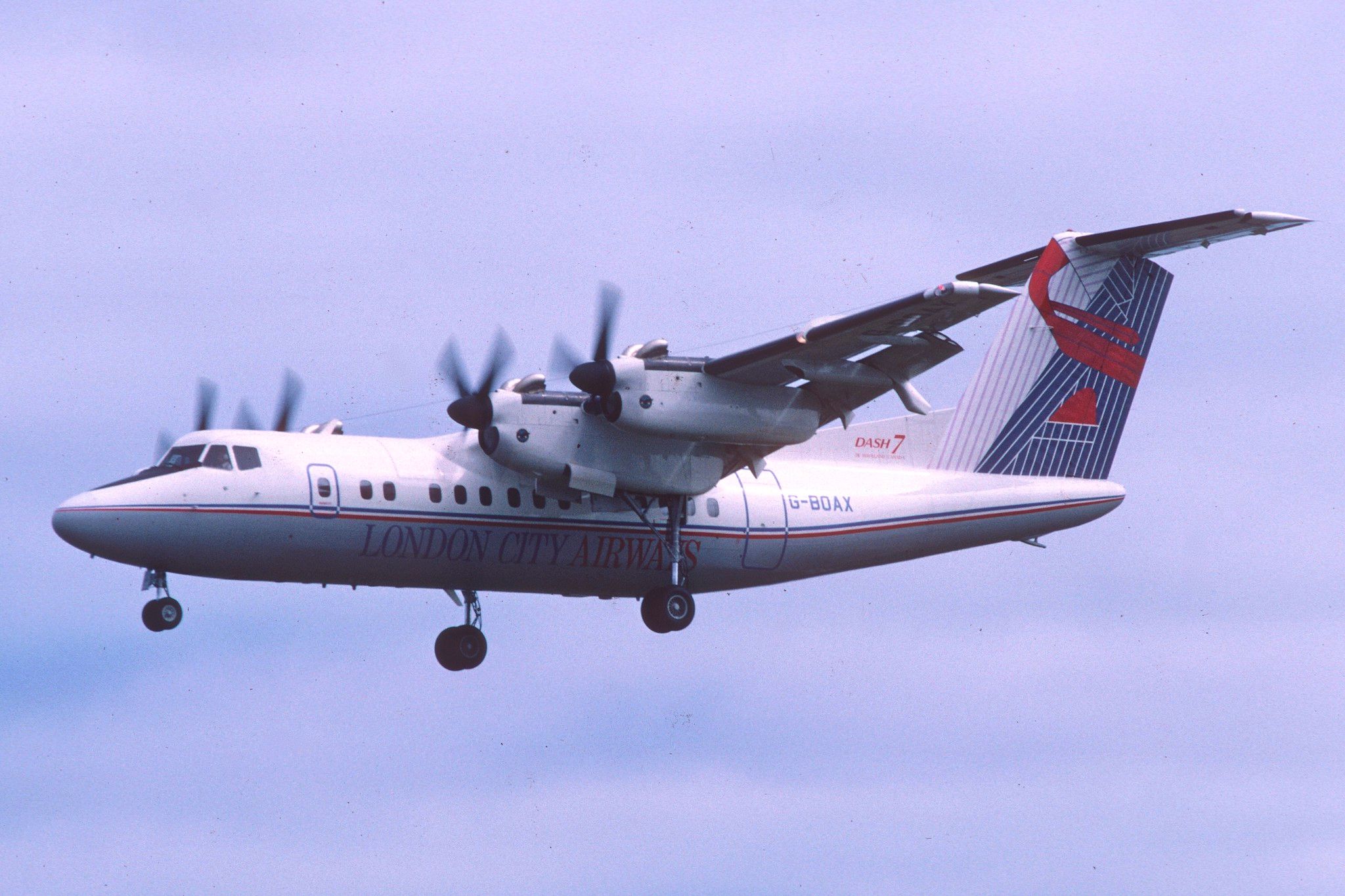 The Story Of The De Havilland Canada Dash 7's Development & Entry
