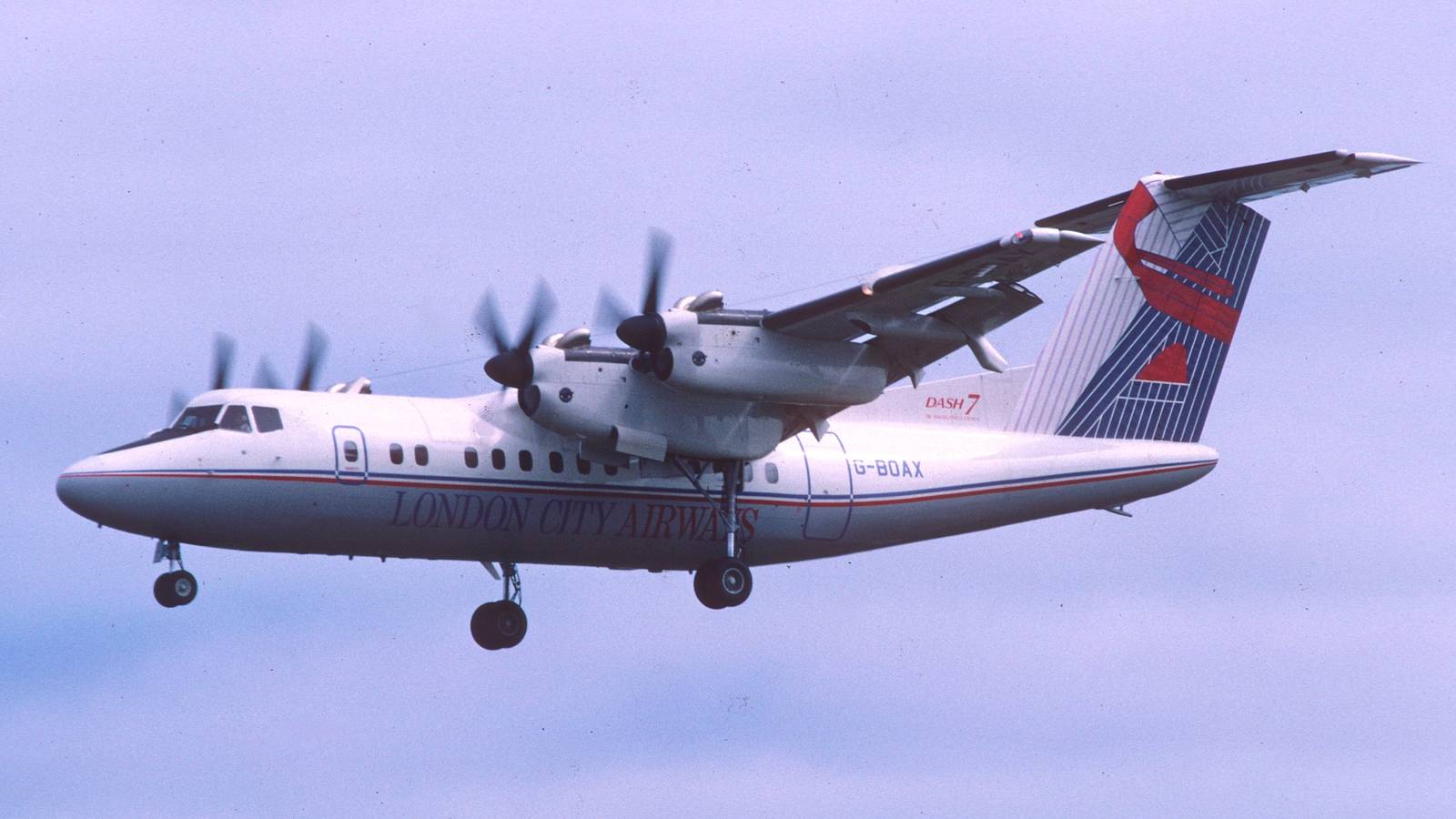 The Story Of The De Havilland Canada Dash 7's Development & Entry Into Service