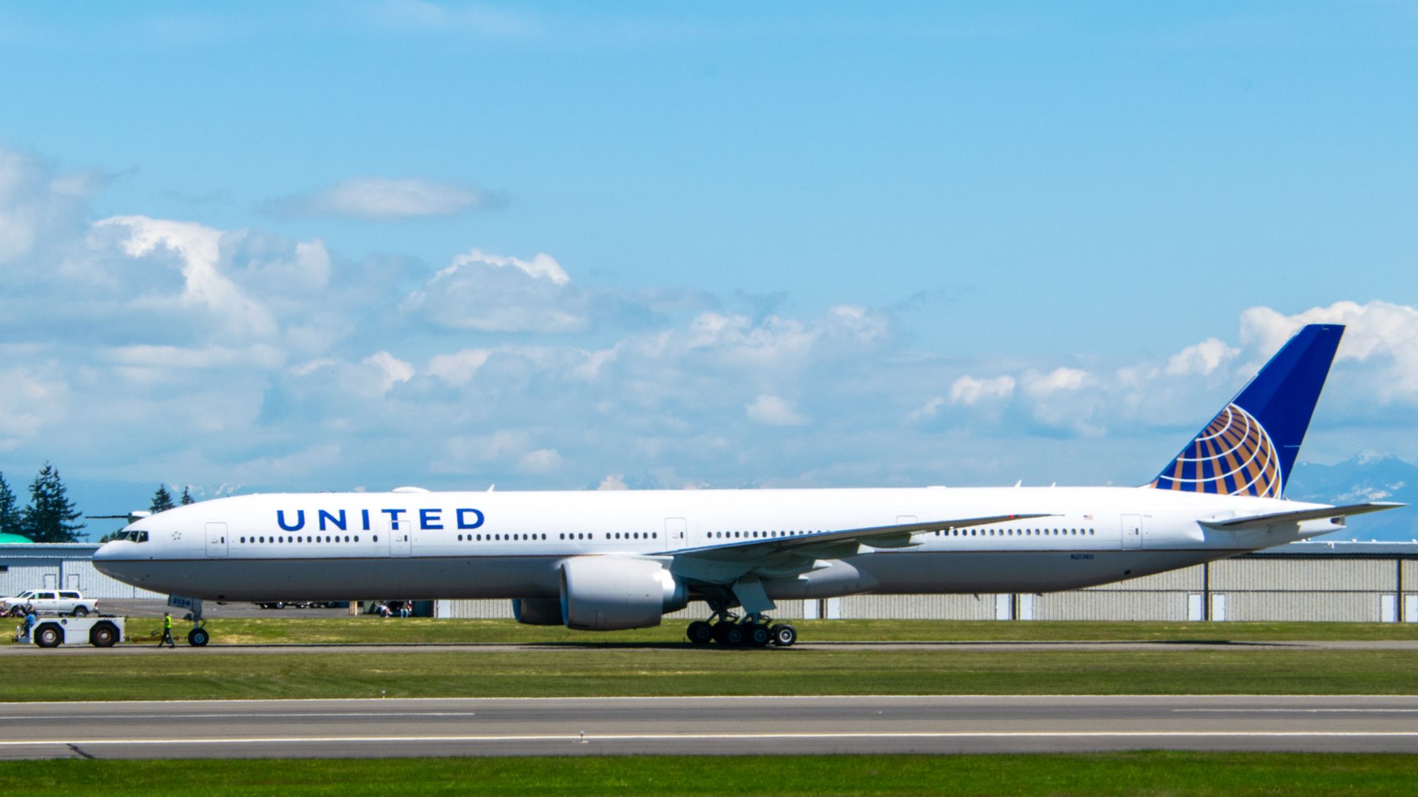 United Airlines Boeing 777 Returns To Los Angeles With Smoke In Cockpit