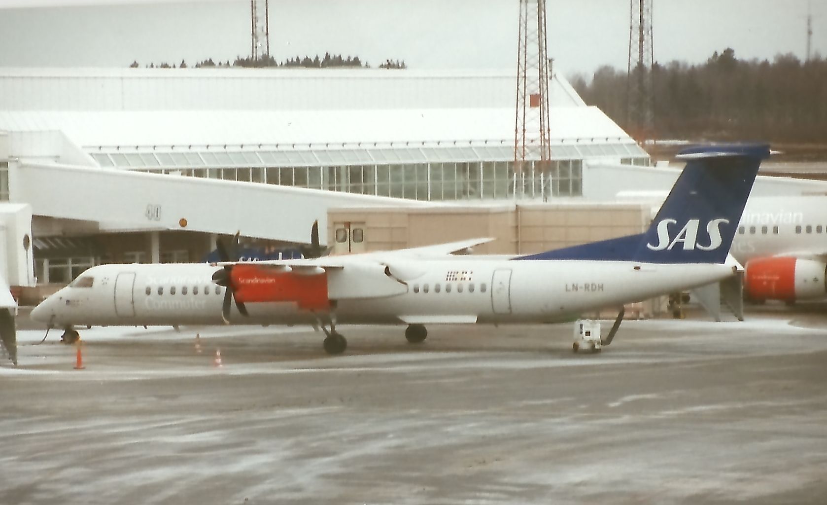 The De Havilland Canada Dash 8-Q400: A Complete History