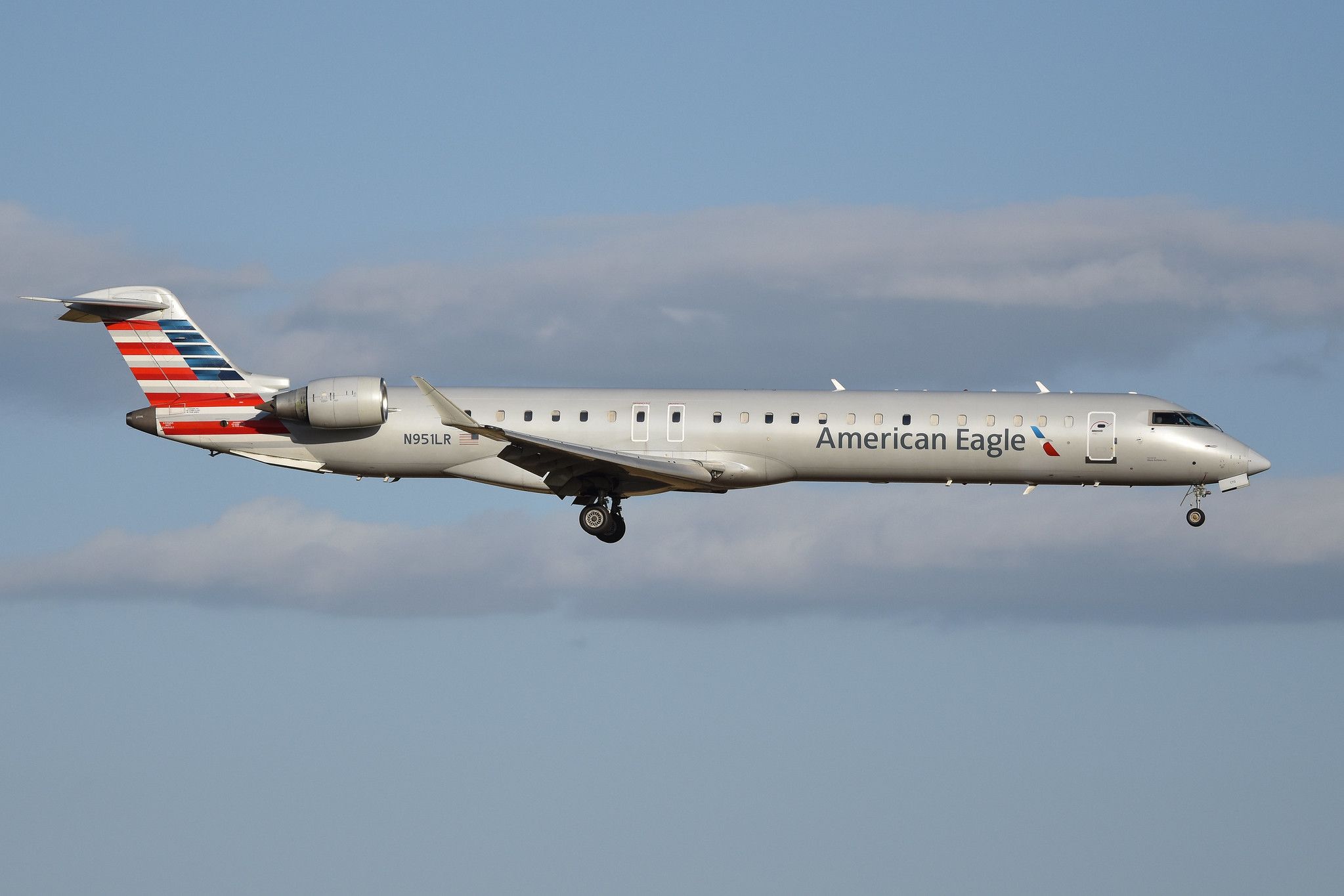 Another Near Miss: Landing Mesa Jet Avoids Departing SkyWest Flight