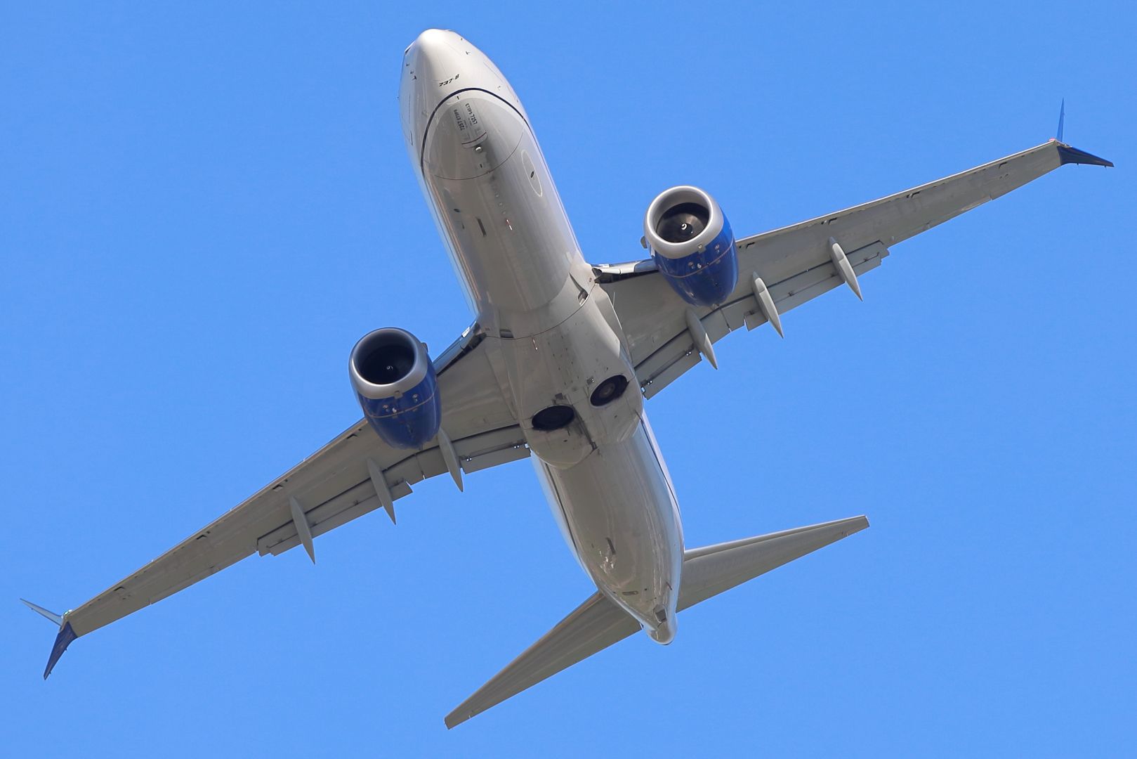 United Airlines Boeing 737 MAX 8 Returns To San Diego International Airport After Battery Pack Catches Fire Onboard