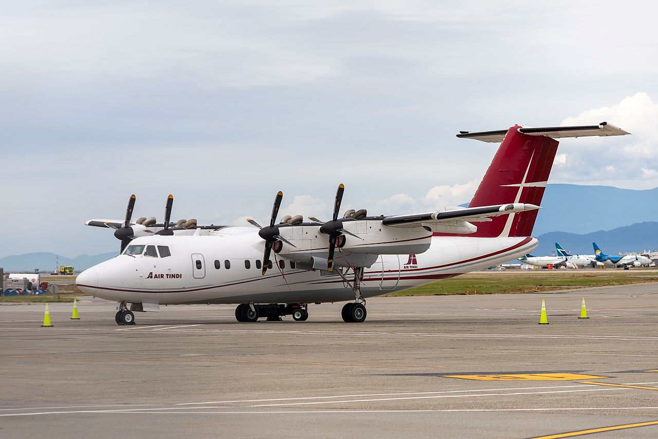 How Does The De Havilland Canada DHC-7 Compare To The Dash 8 Series?