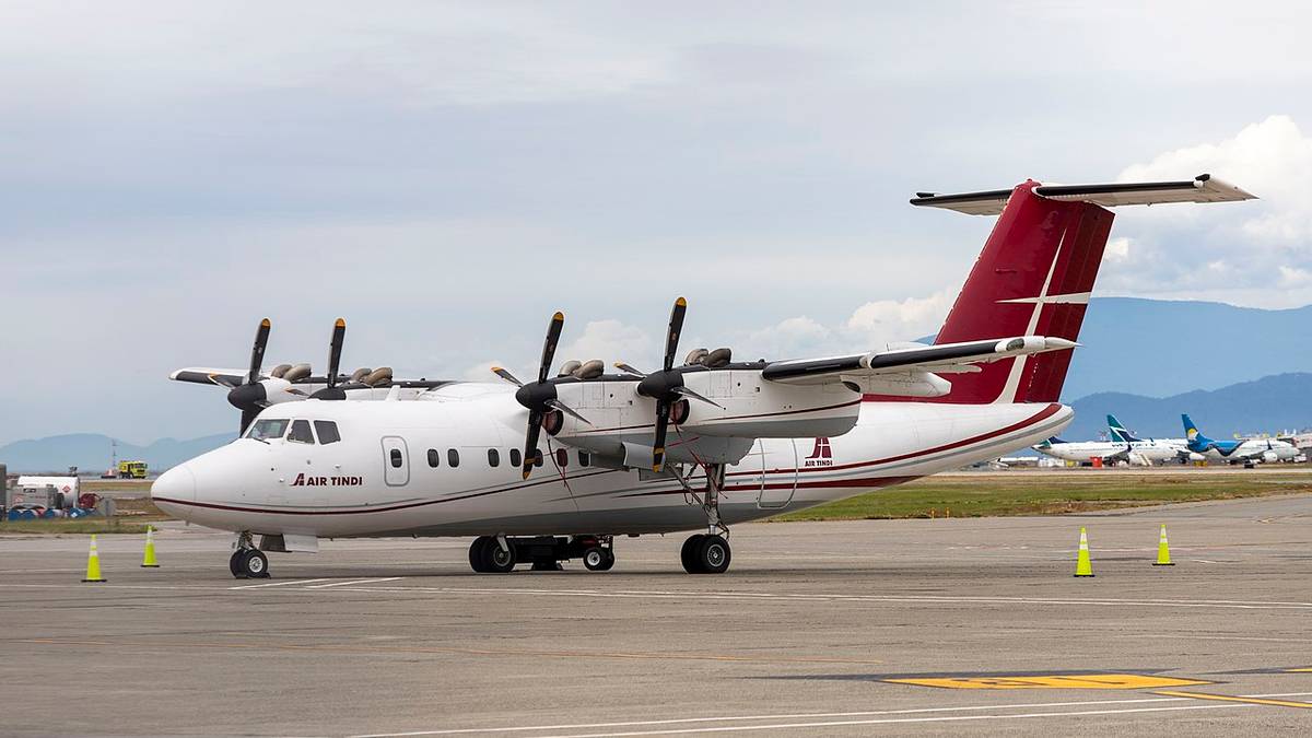 How Does The De Havilland Canada DHC-7 Compare To The Dash 8 Series?