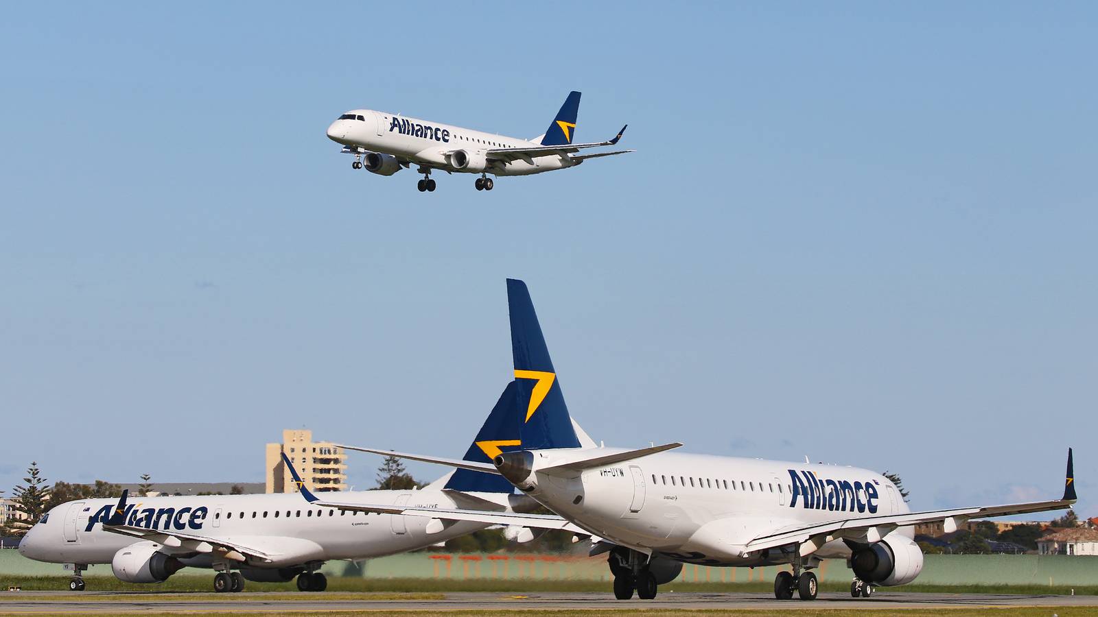 Australia’s Alliance Airlines To Receive 30 More Embraer E190s