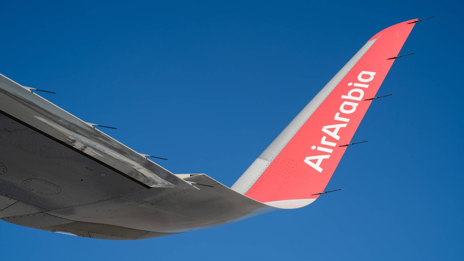 Why Do Aircraft Wingtips Point Upwards?