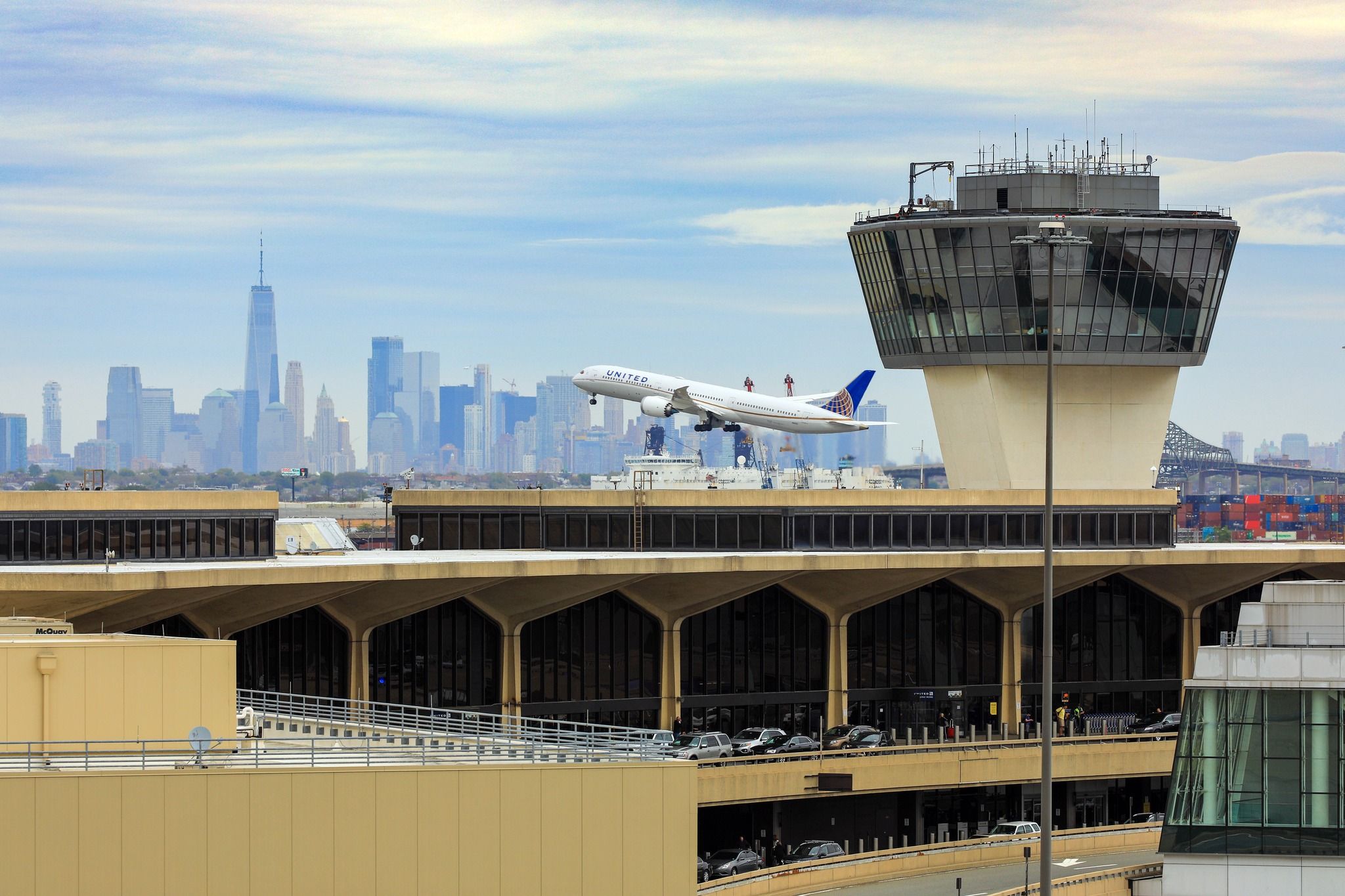 Two United Airlines Aircraft Clip Wings At Newark Liberty International Airport